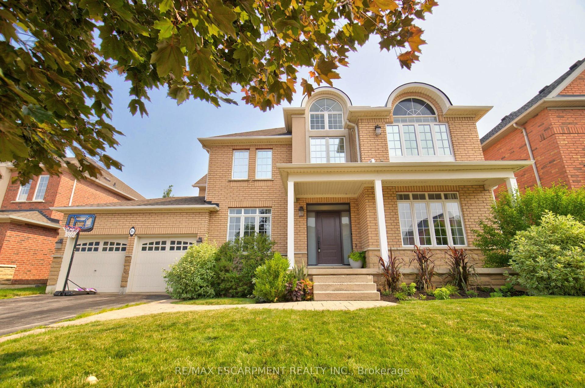 16 Watercliff Place, Hamilton — Detached for sale, photo 1