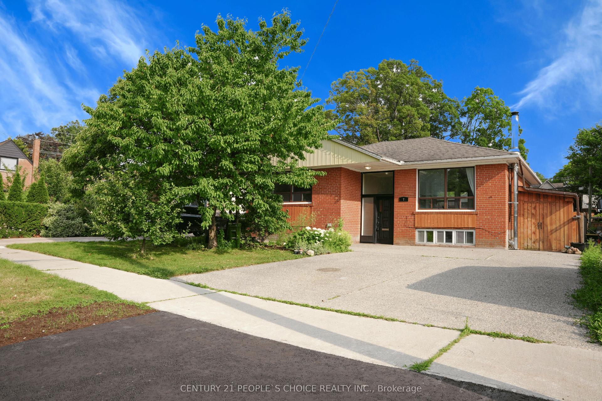 7 North Heights Road, Toronto — Detached for lease, photo 1