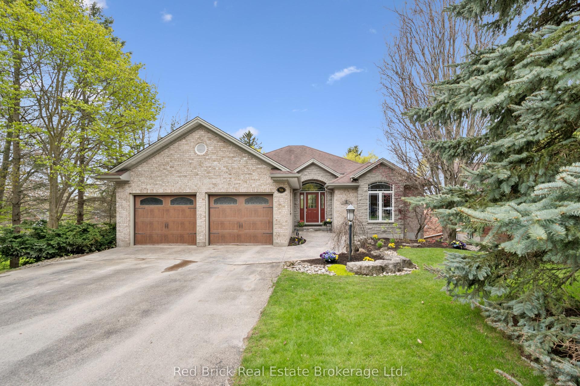 326 Erb Street — photo 1
