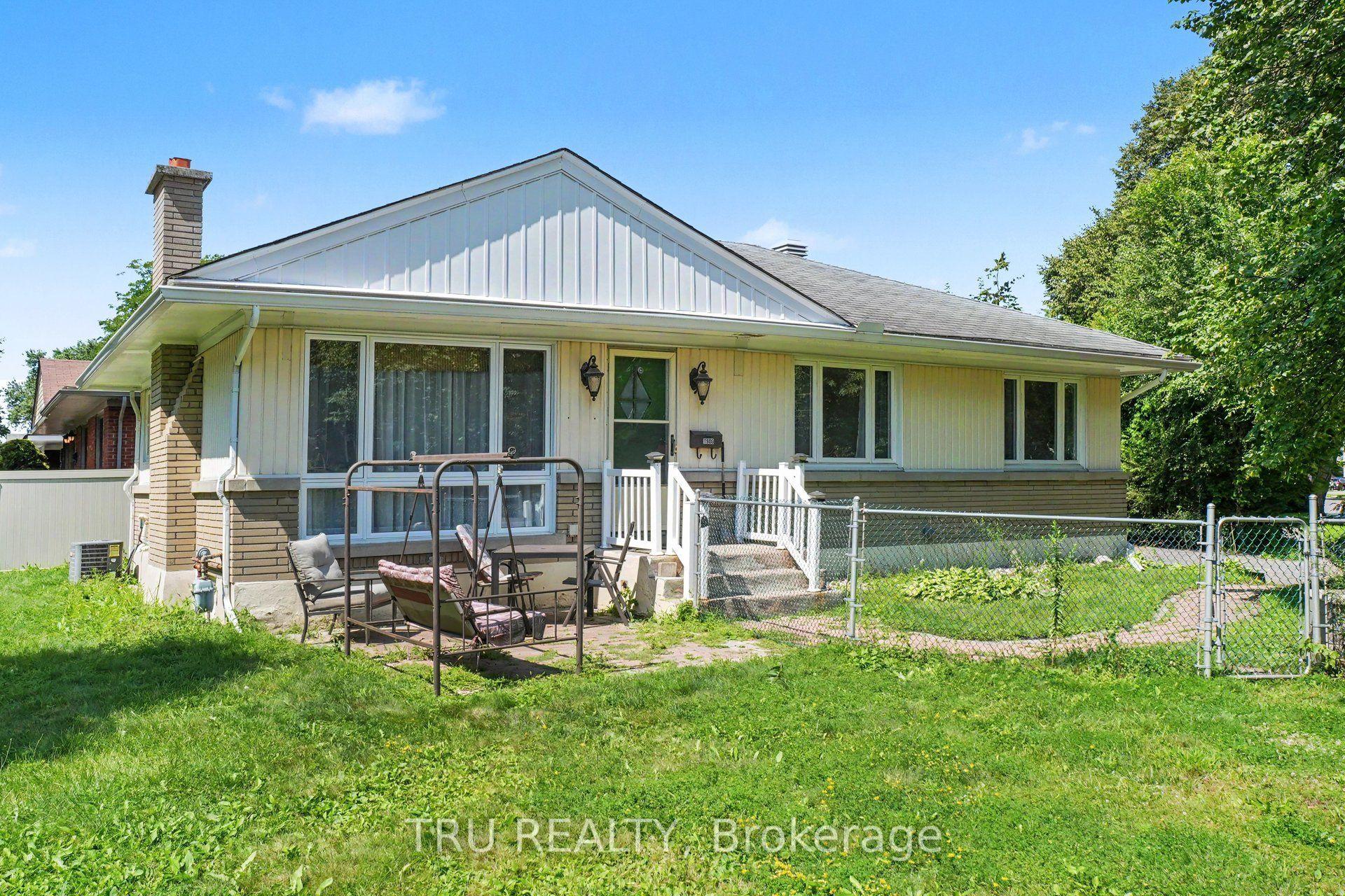 1908 Saunderson Drive, Elmvale Acres and Area — Detached for sale, photo 1