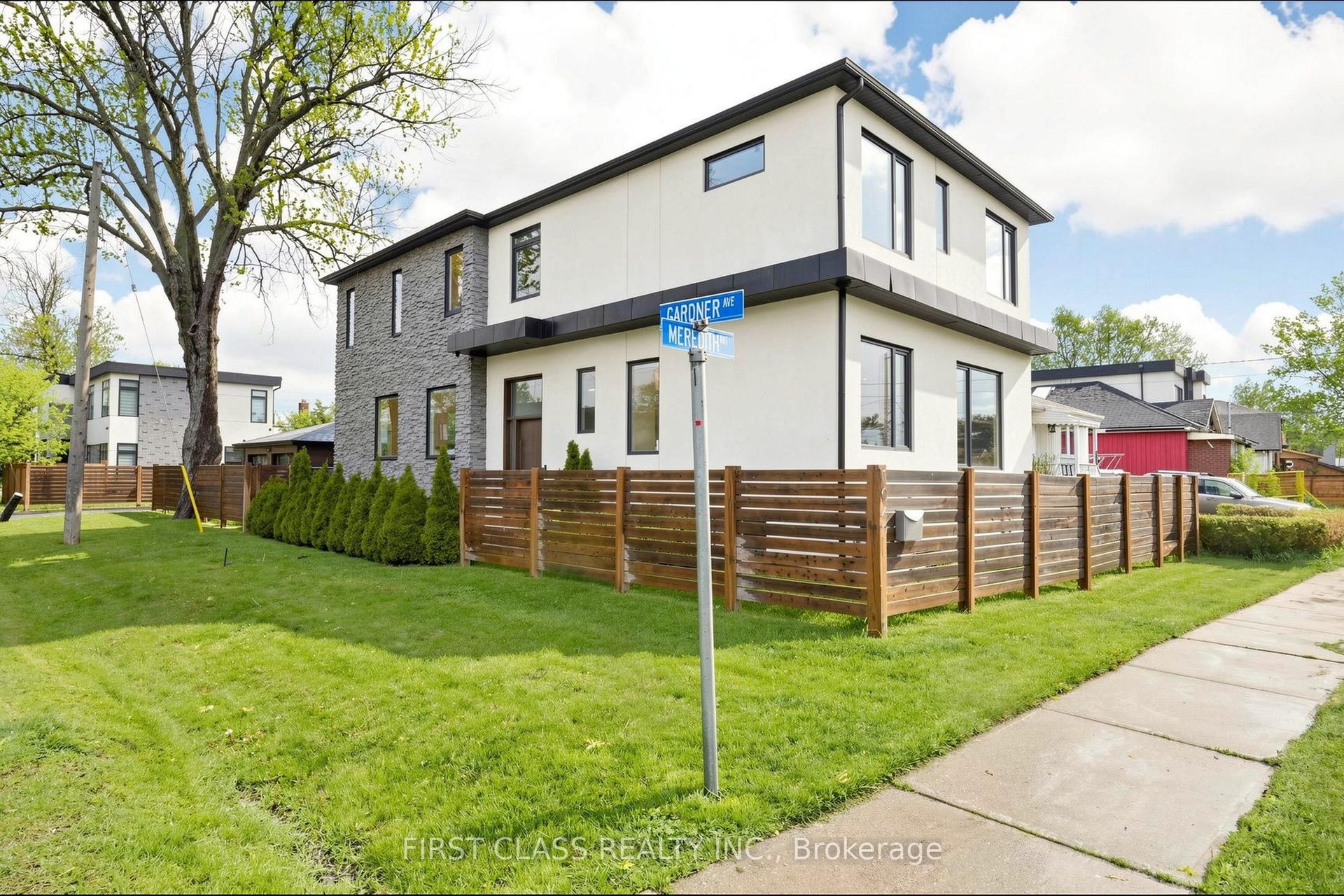 1047 Meredith Avenue — photo 1