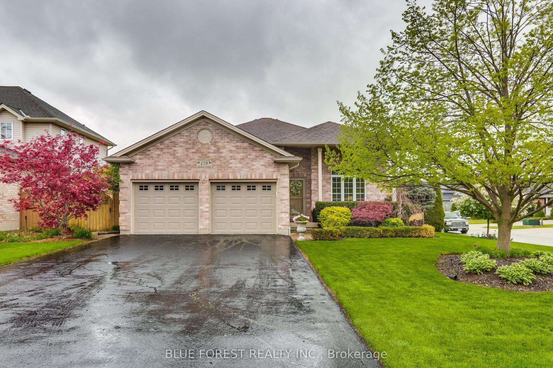 179 Forest Grove Crescent — photo 1