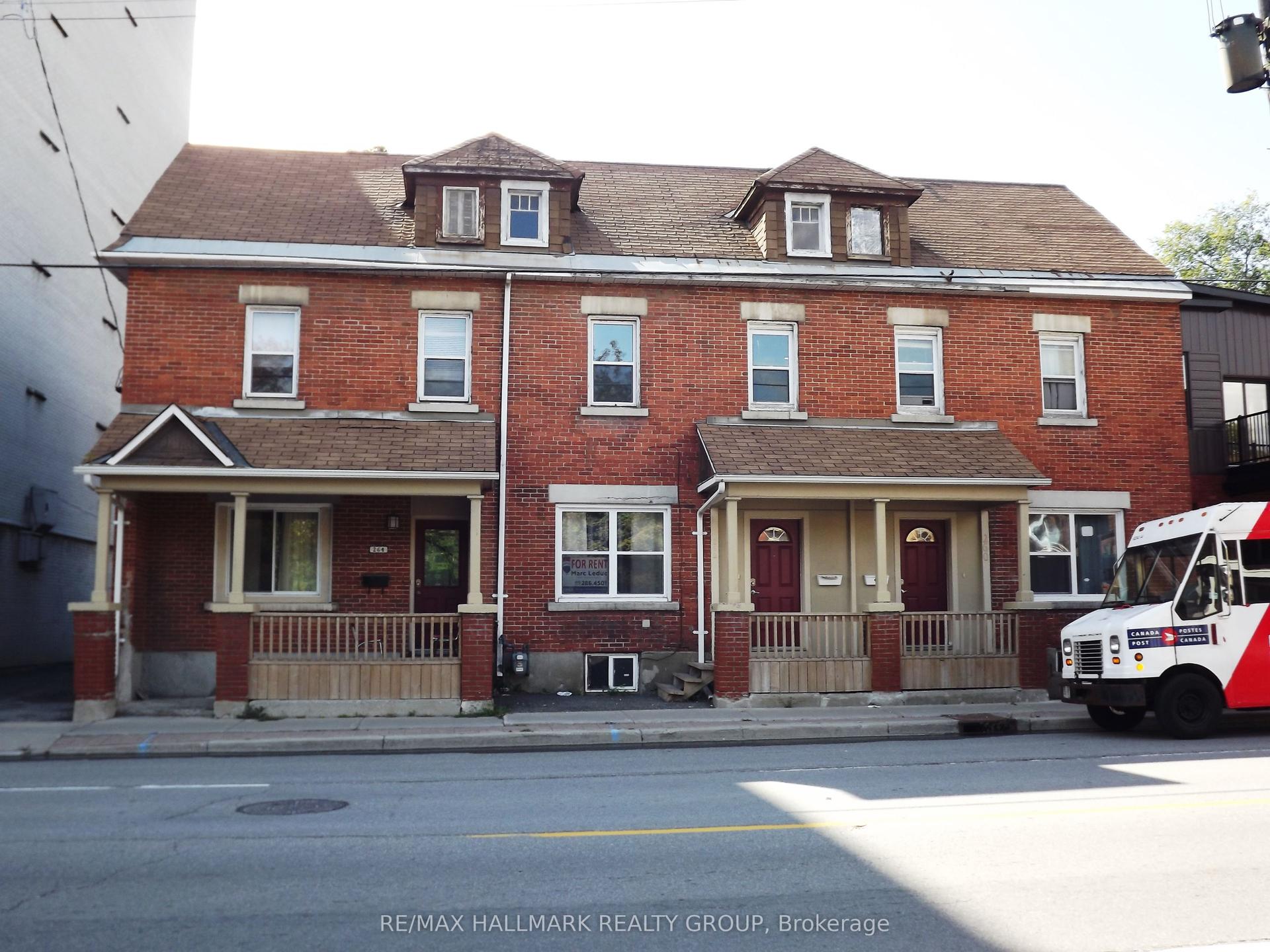 260 Bronson Avenue Bronson Avenue, West Centre Town — Townhouse for lease, photo 1