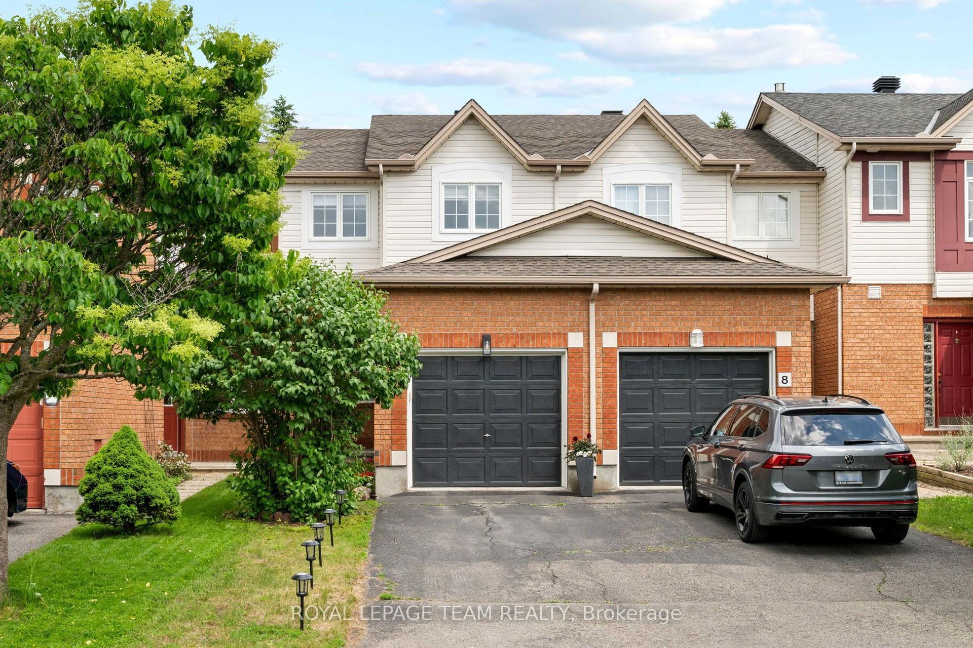 6 Folison Street, Hunt Club - South Keys and Area — Townhouse for sale, photo 1