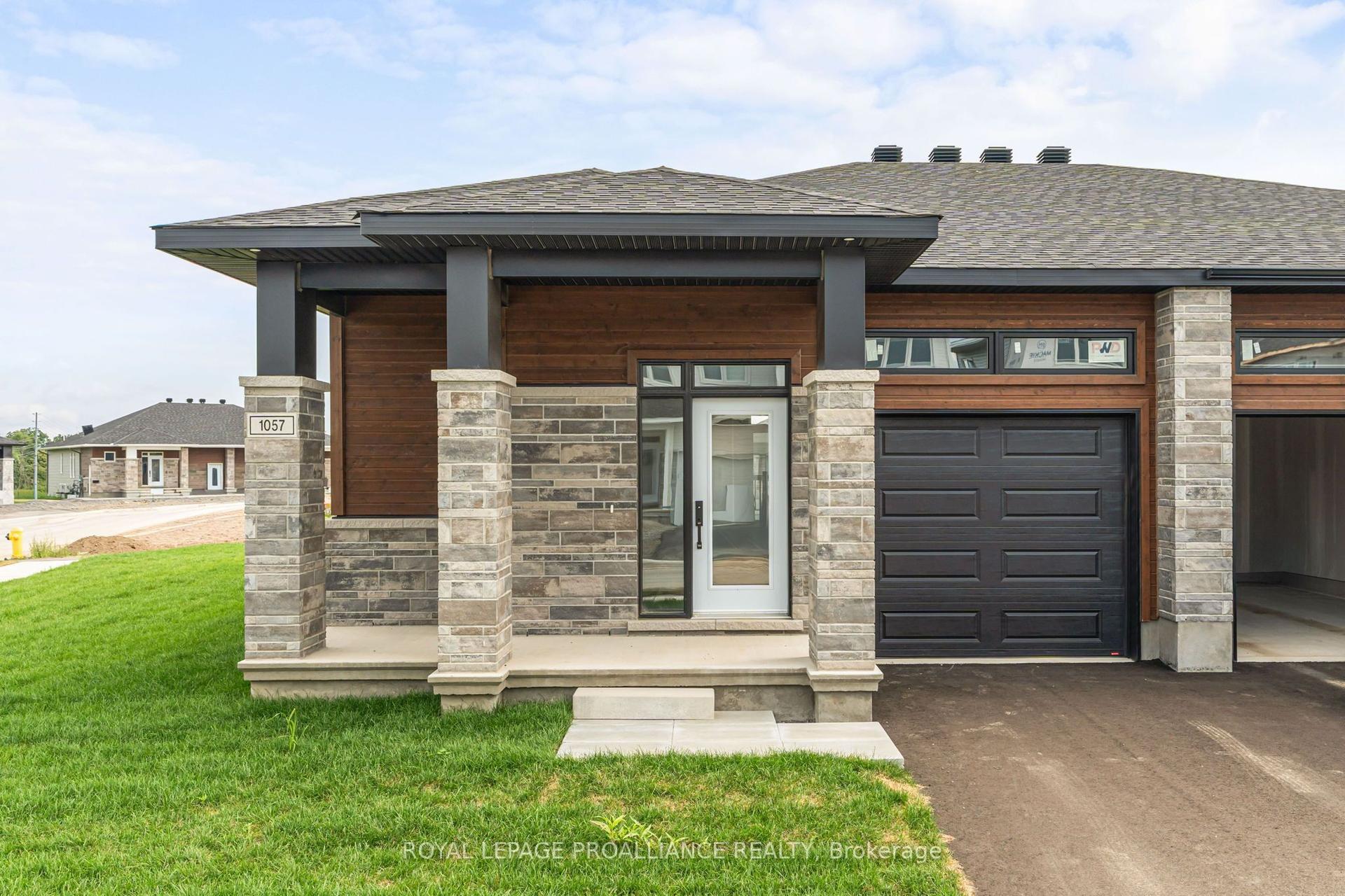 1057 Moore Street, Brockville — Semi-Detached for sale, photo 1