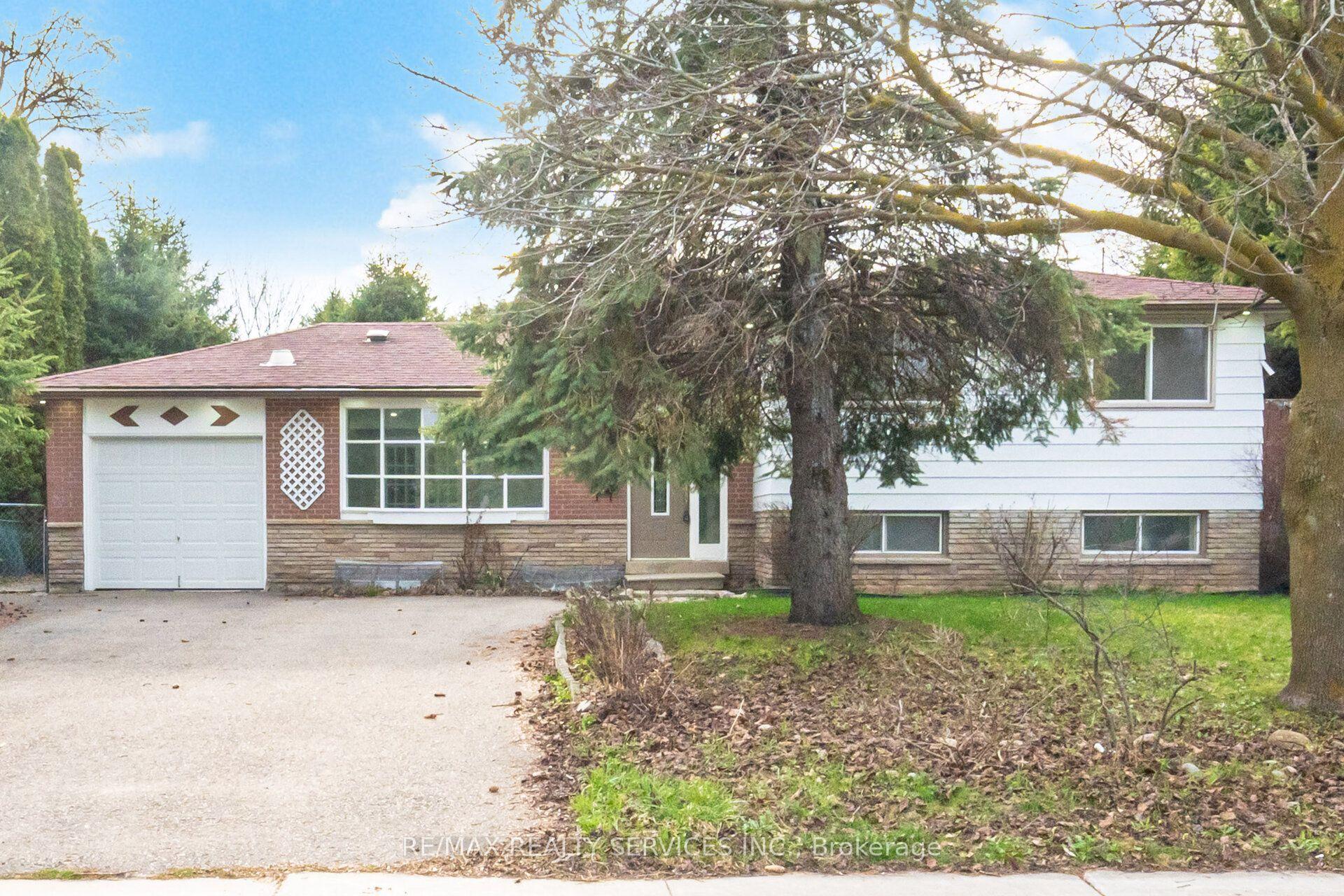 15 Lawrence Avenue — photo 1