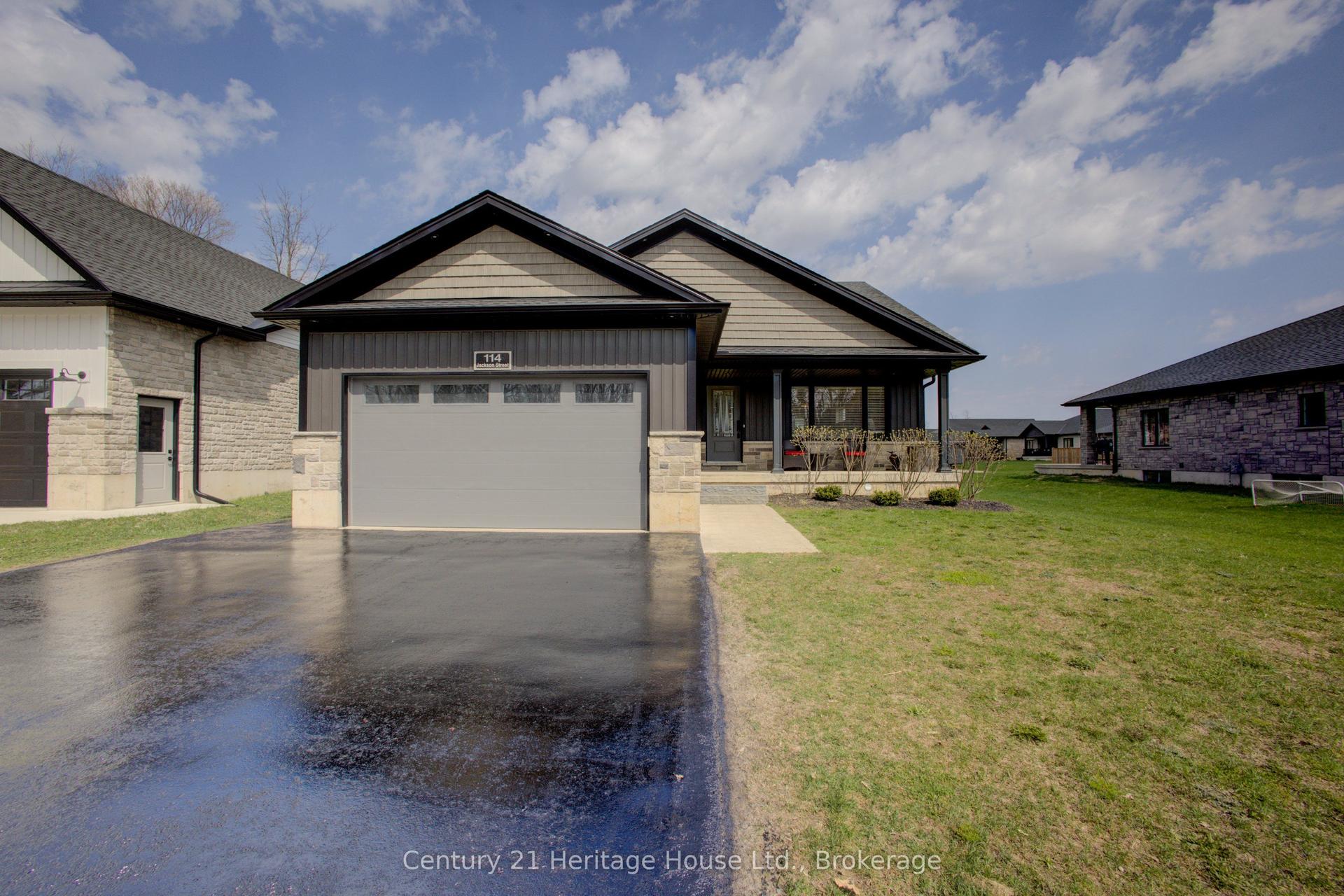 114 Jackson Street, West Grey — Detached for sale, photo 1