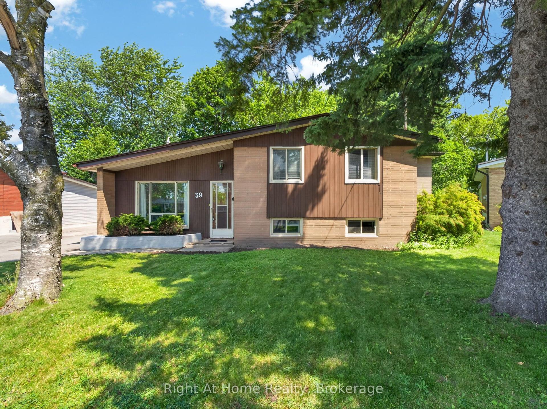 39 Benlight Crescent — photo 1