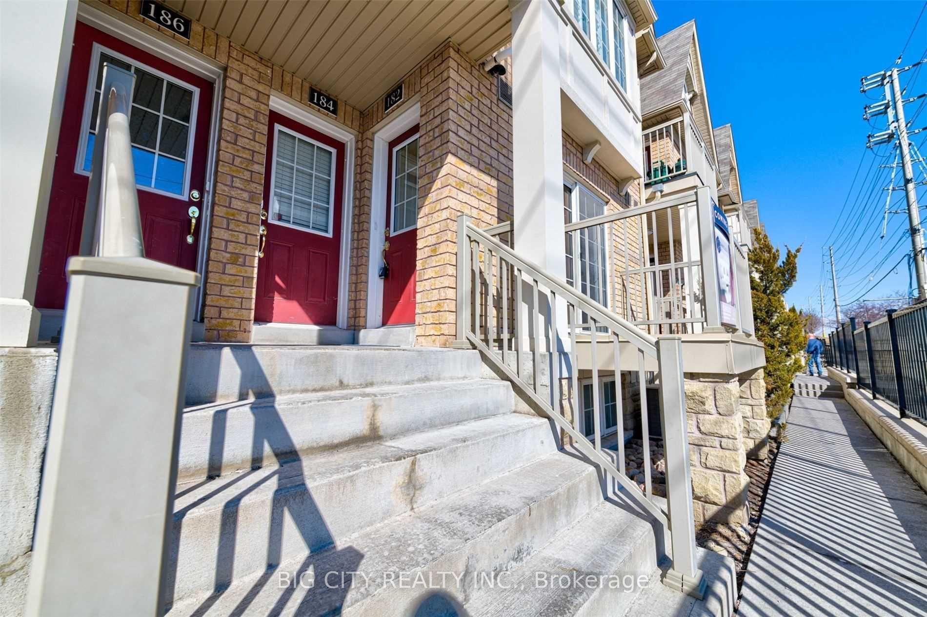 182 Kingston Road W, Ajax — Condo Town for sale, photo 1