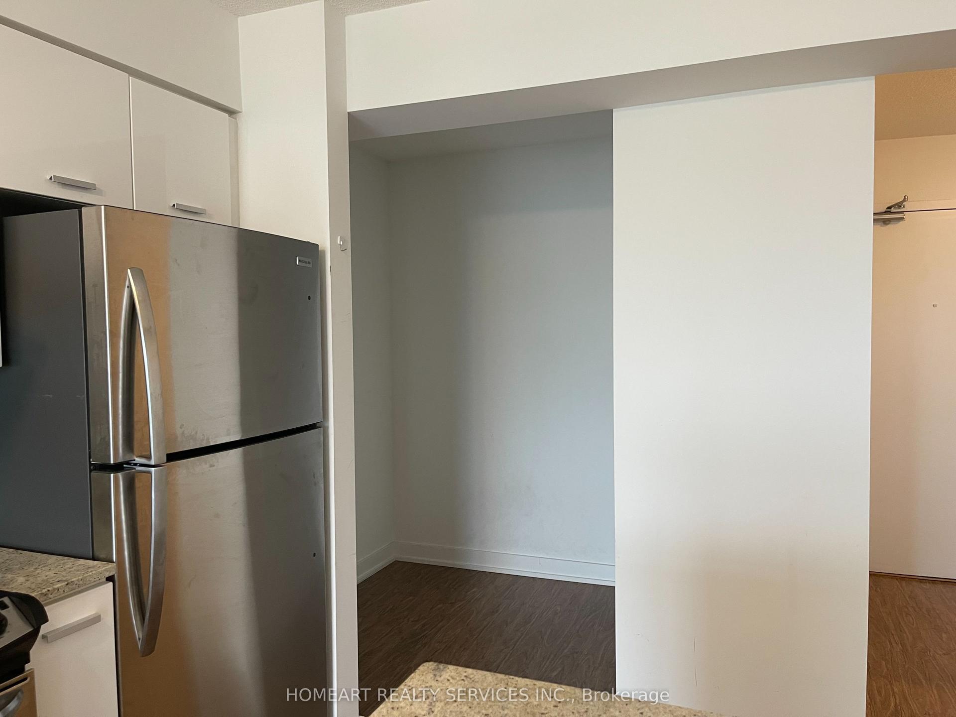 29 Singer Court 810 #810 — photo 1