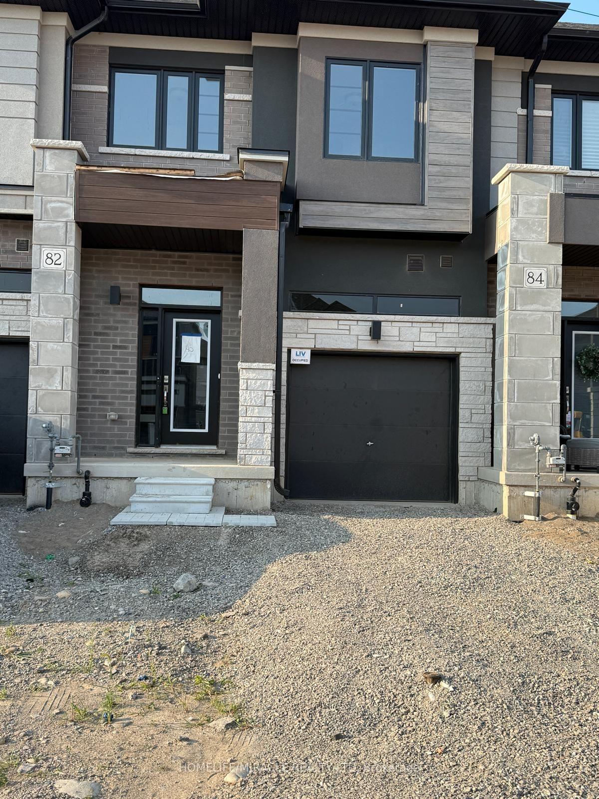 82 Mckernan Avenue, Brantford — Townhouse for lease, photo 1