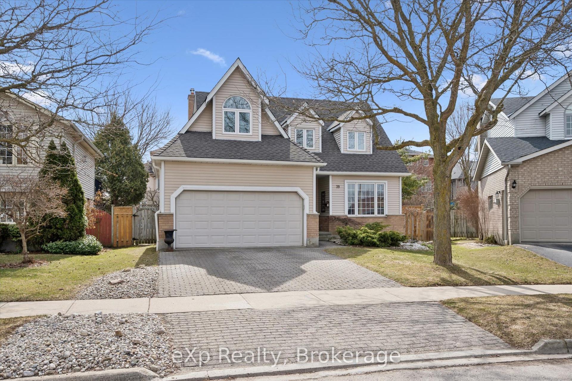 39 Celia Crescent — photo 1