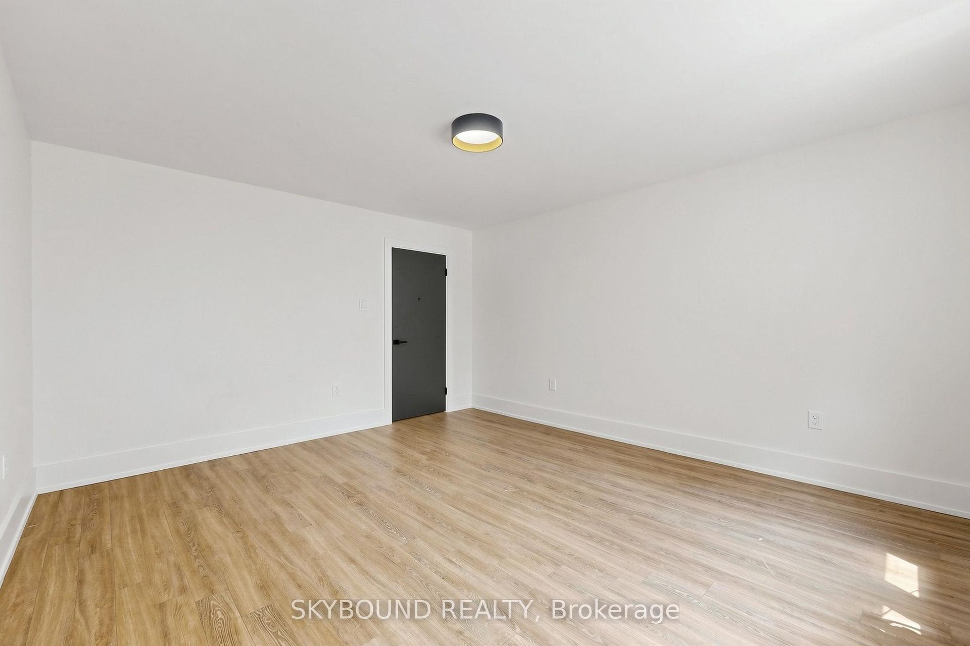 1165 Kingston Road 11 #11, Toronto — Multiplex for lease, photo 1