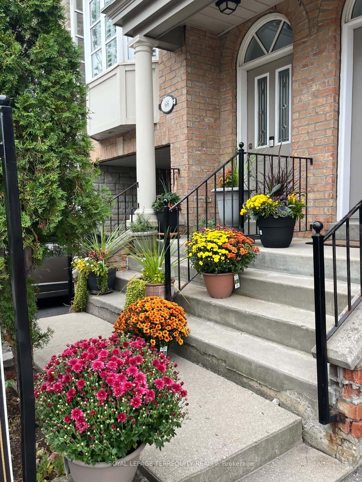 68 Superior Creek Lane 2 #2, Toronto — Condo Town for sale, photo 1