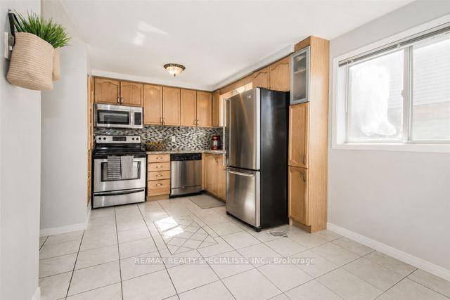 110 Steeles Crescent, Kitchener — Detached for lease, photo 1