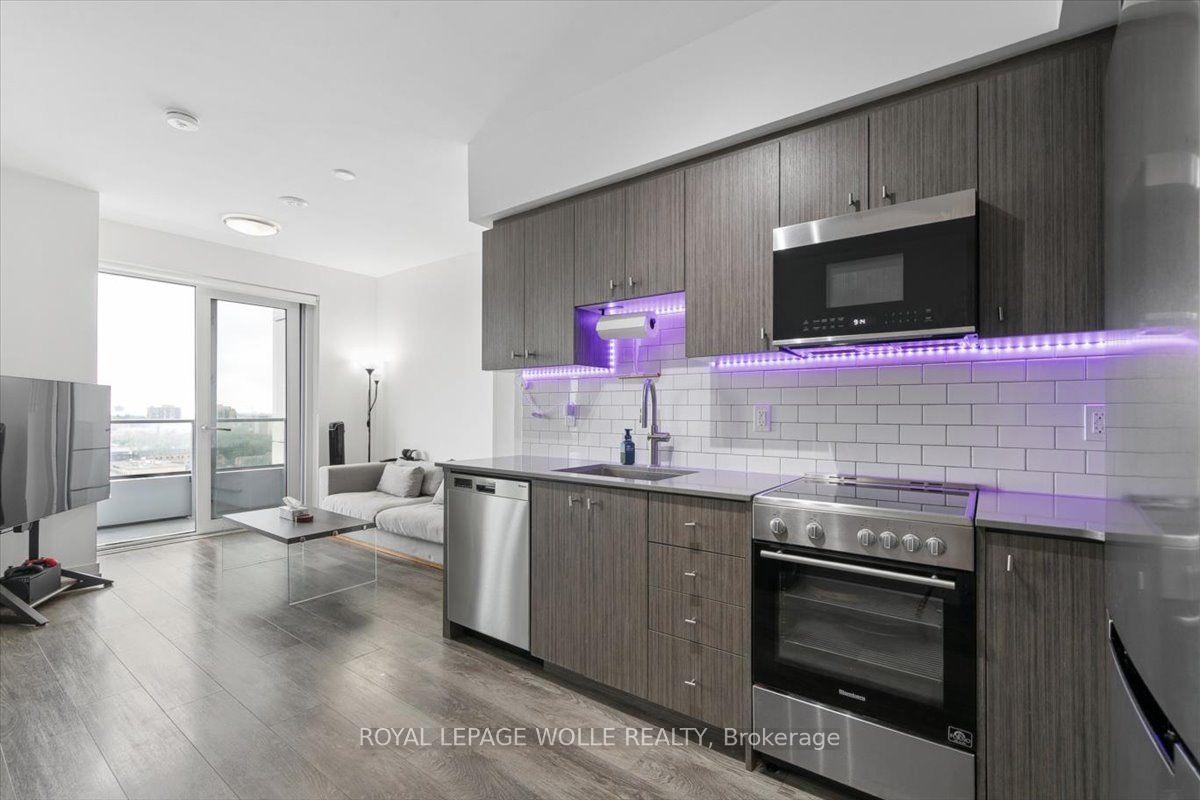 15 Wellington Street S 18 #18 — photo 1