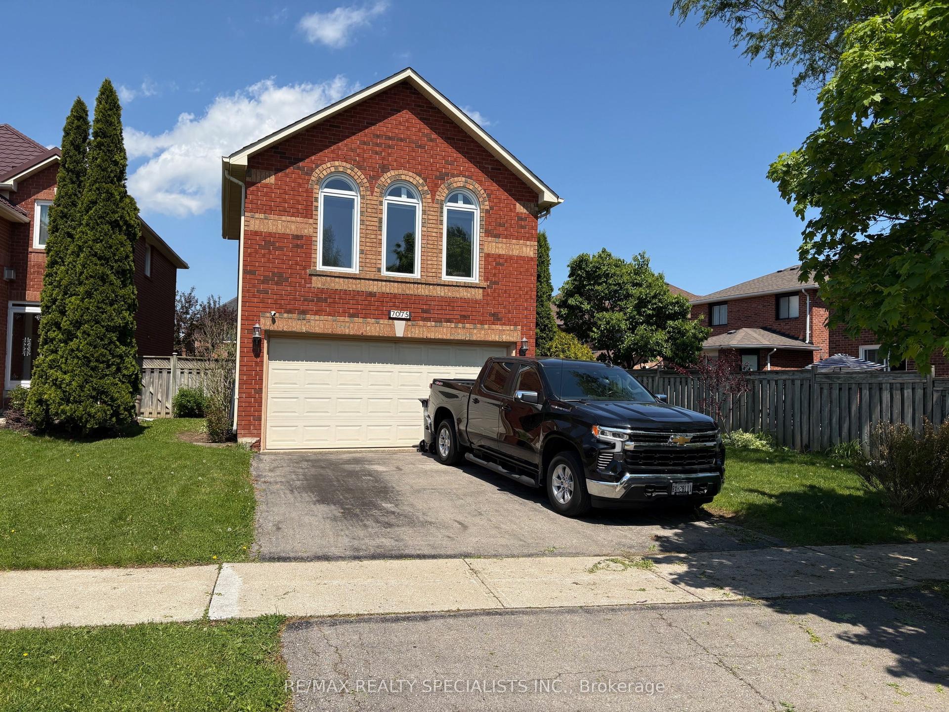 7075 Spyglass Crescent — photo 1
