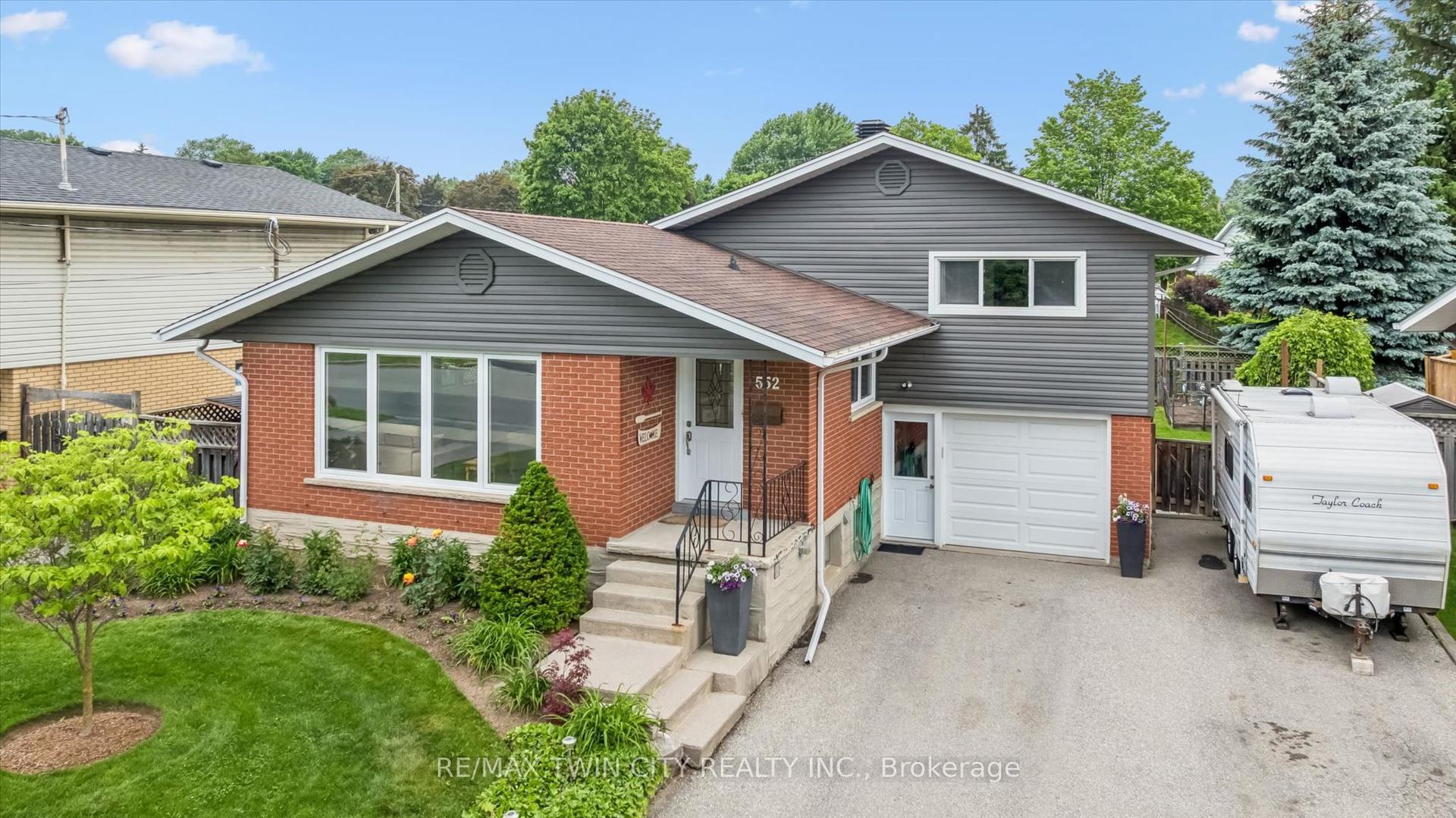 552 Greenbrook Drive — photo 1