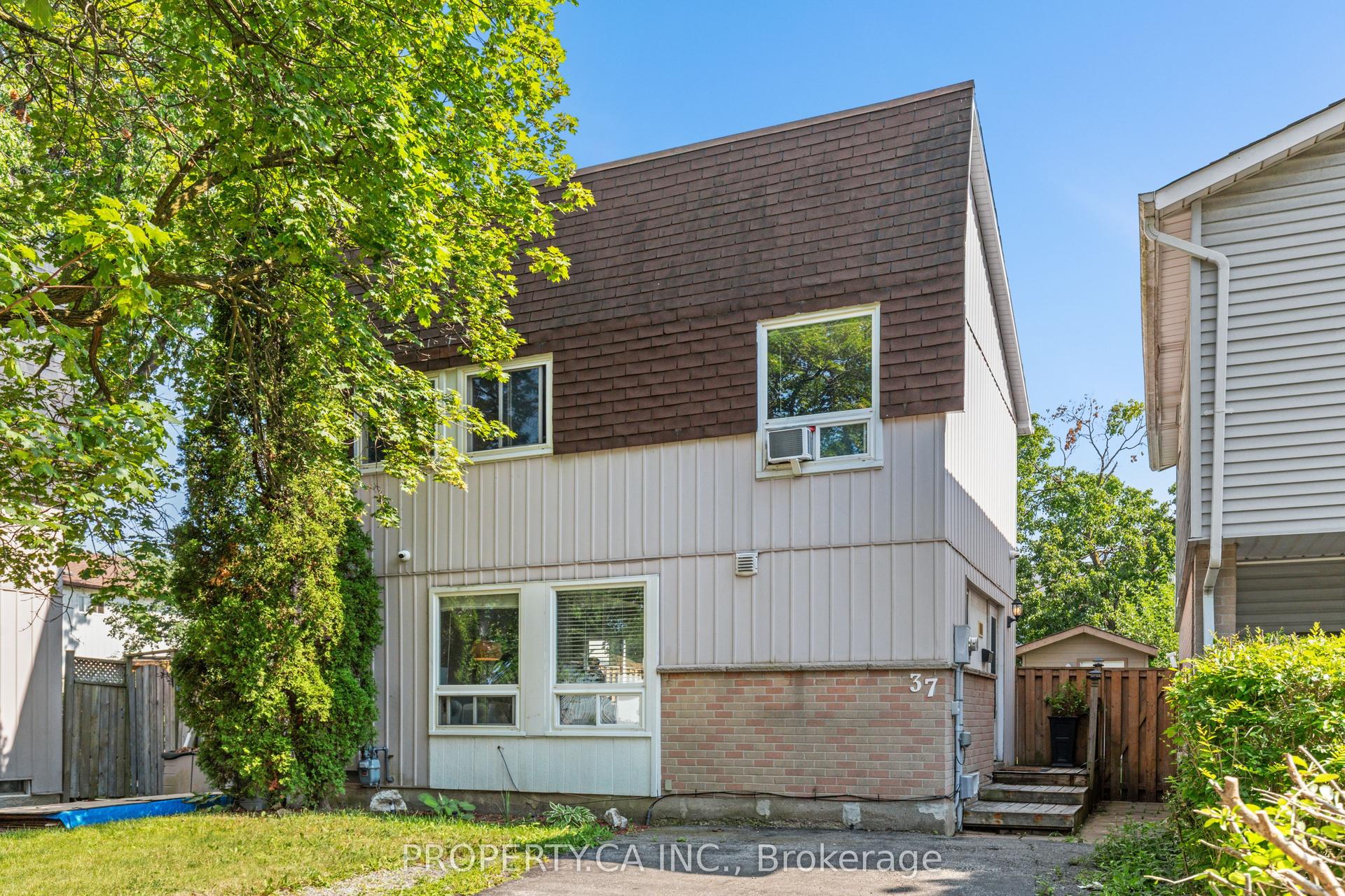37 Gladstone Square, Brampton — Detached for sale, photo 1