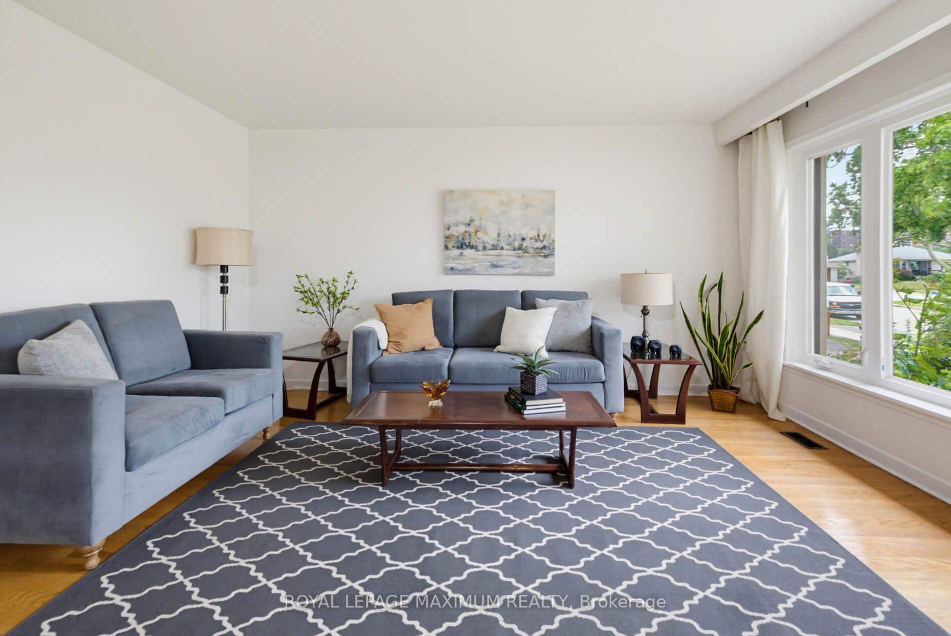 41 Strathavon Drive, Toronto — Detached for sale, photo 1