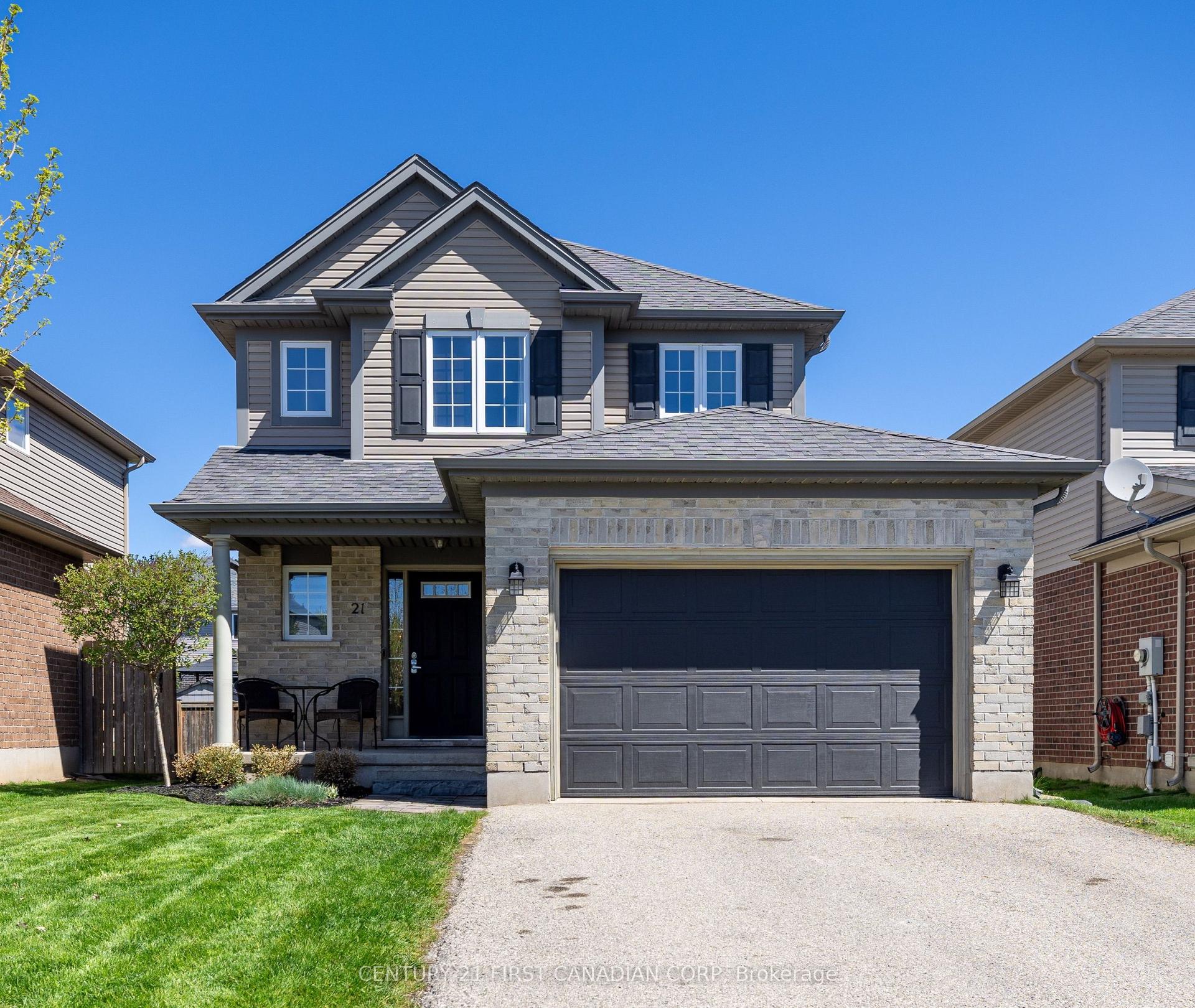 21 Pear Tree Avenue — photo 1