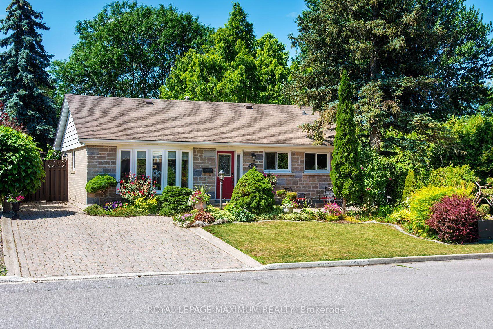 38 Abbey Road, Brampton — Detached for sale, photo 1