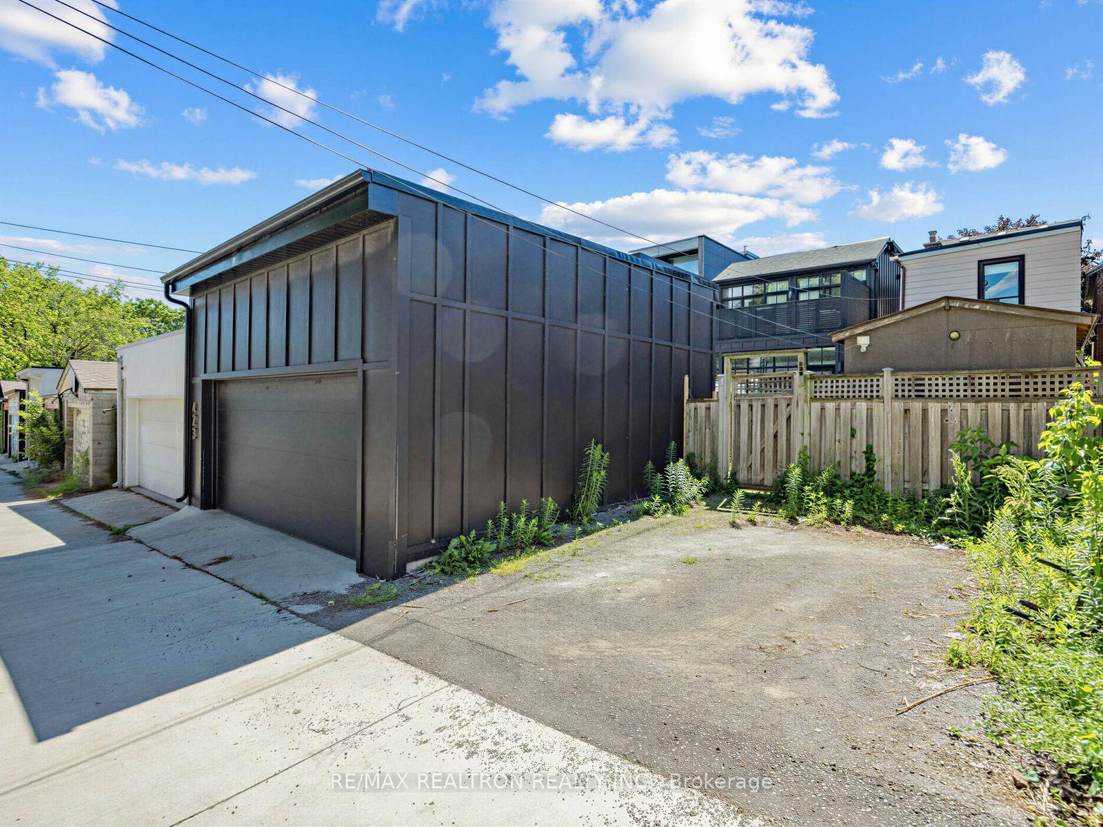425 Clinton Street — photo 1