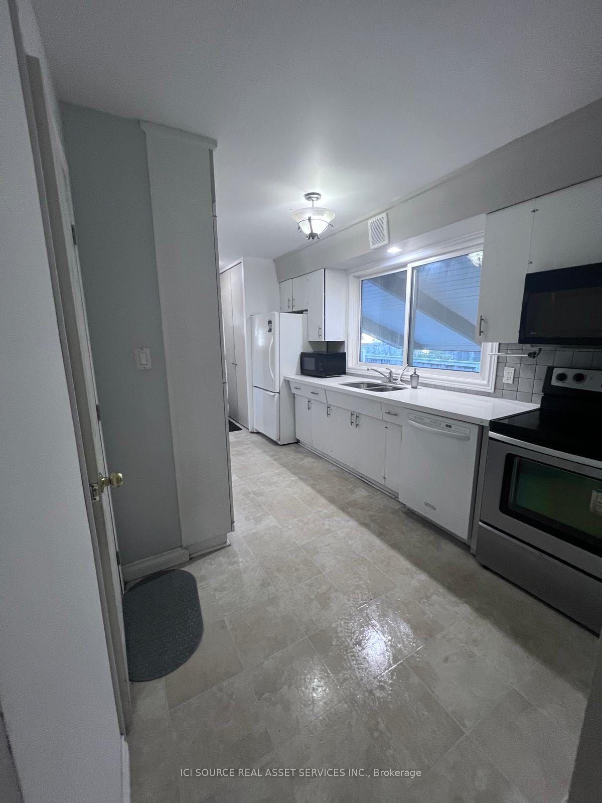 199 Dixie Crescent — photo 1