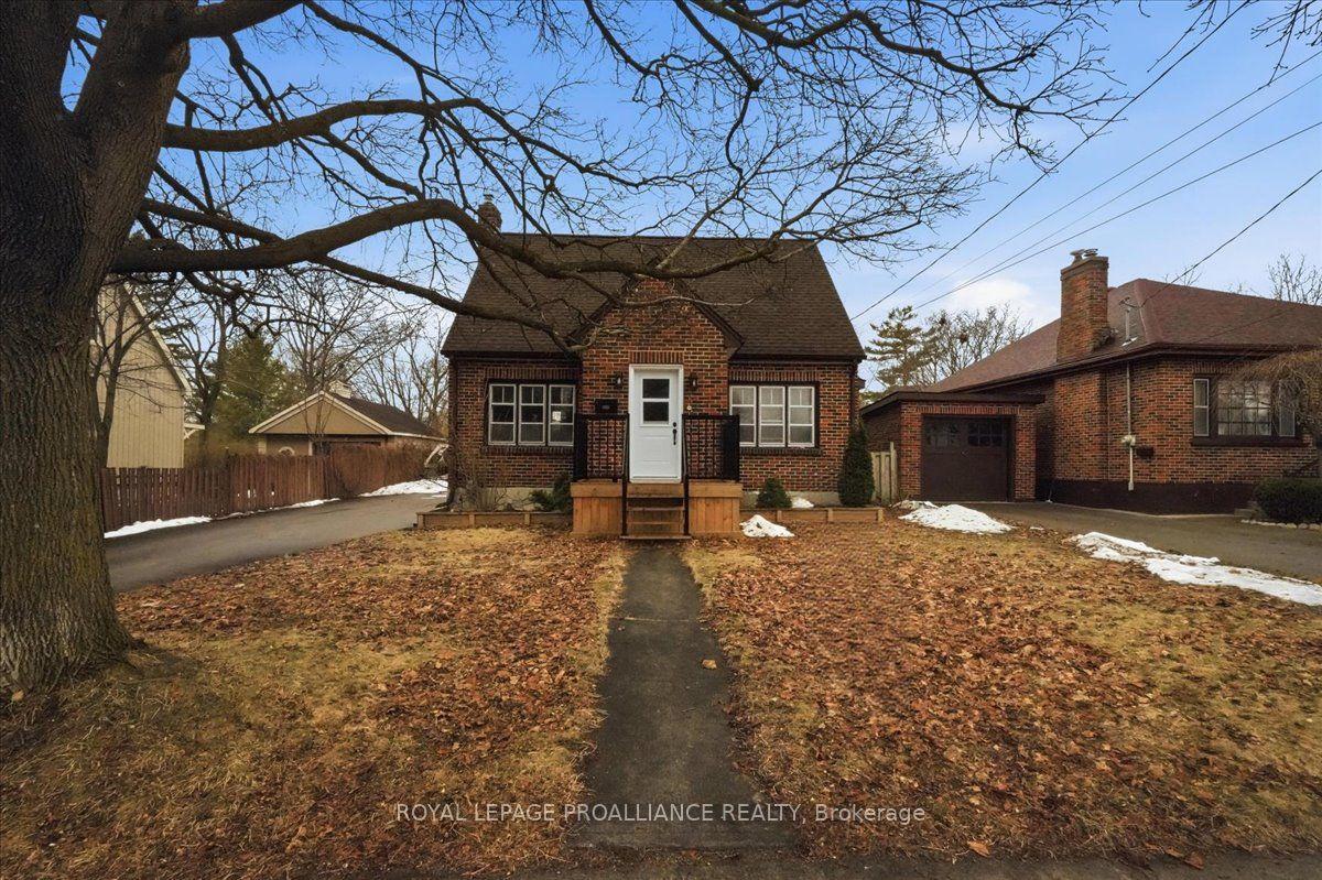 322 Dufferin Avenue — photo 1