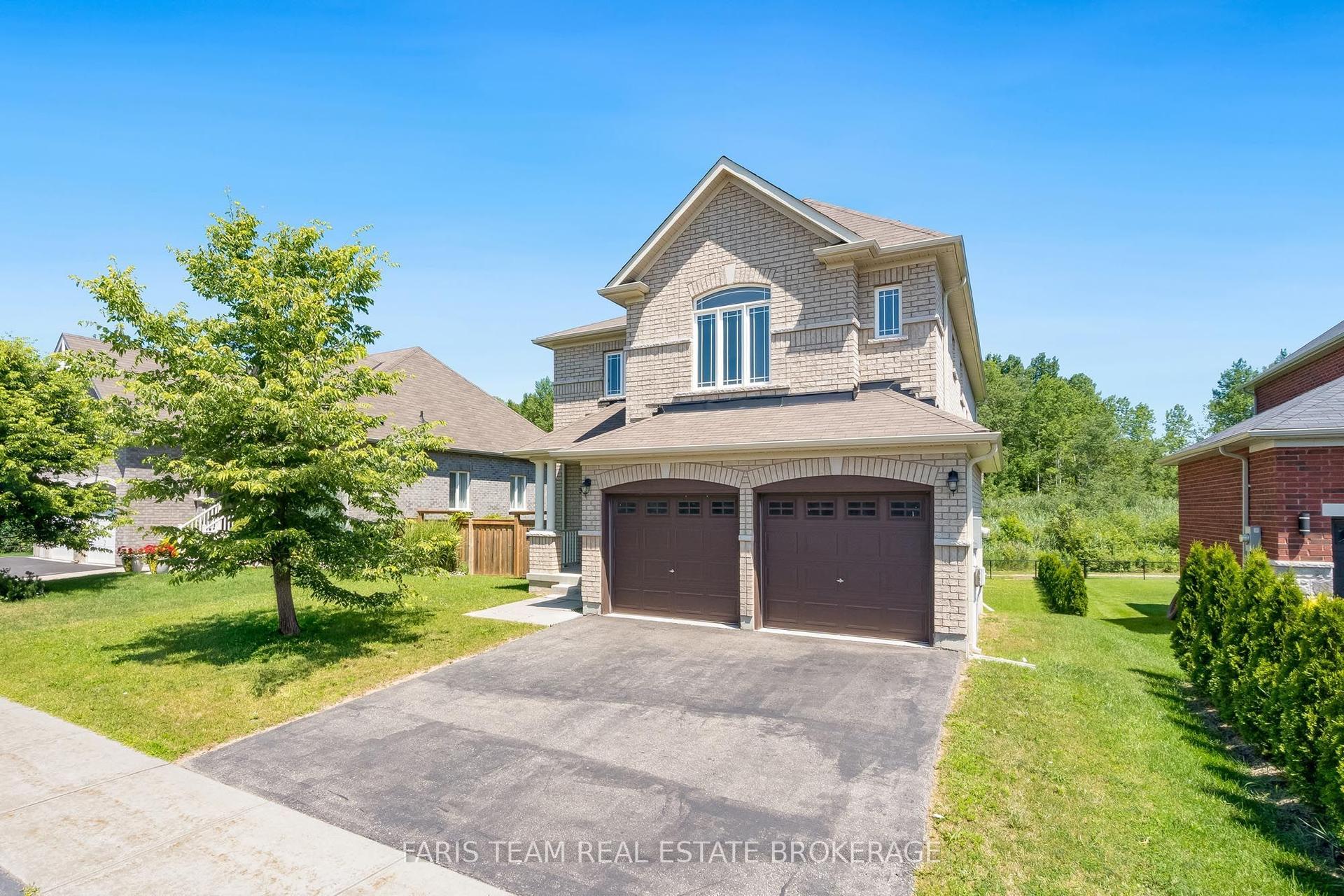33 Pearl Street, Wasaga Beach — Detached for sale, photo 1