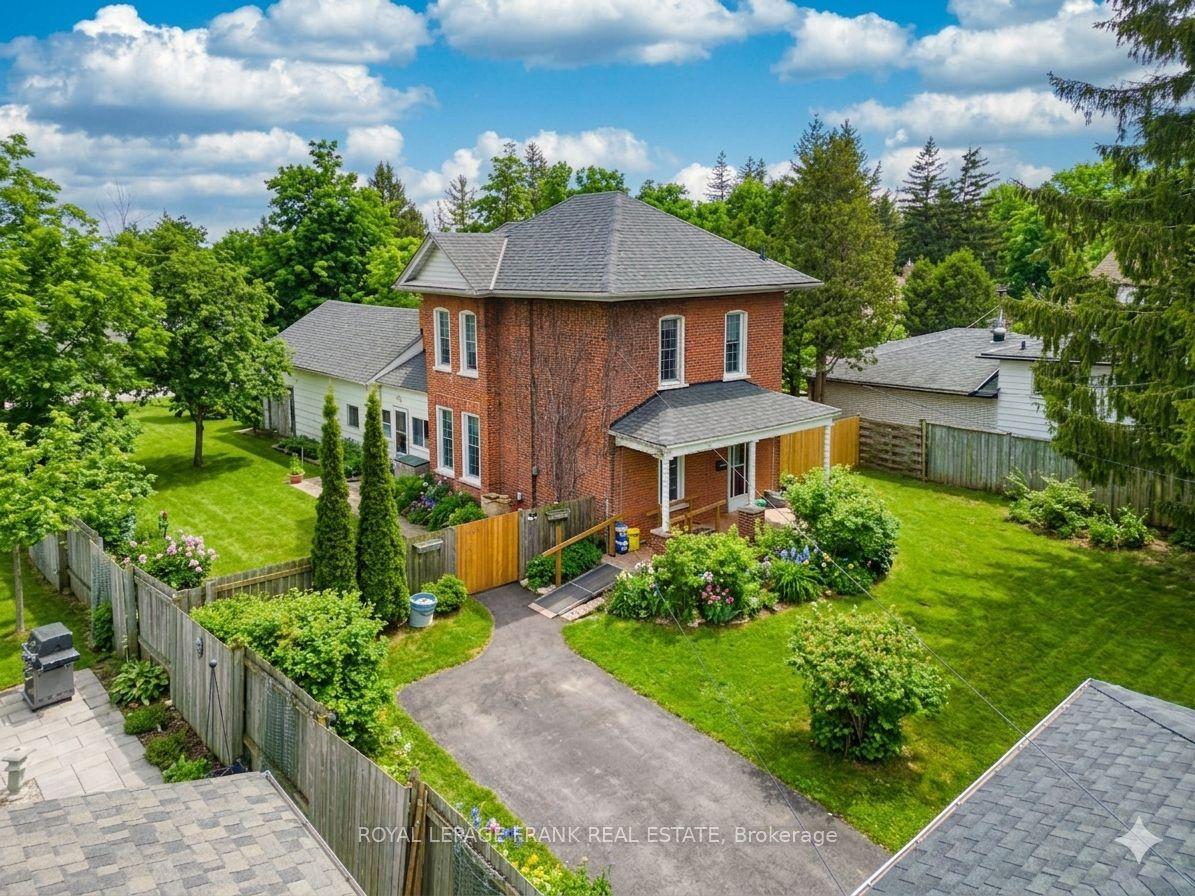 865 Parkhill Road W — photo 1