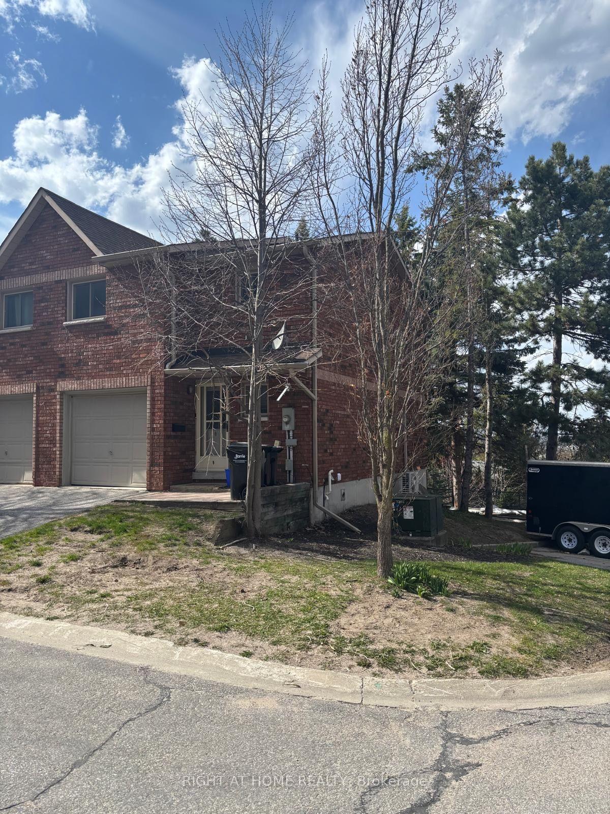 9 Quail Crescent Unit 2 #Unit 2 — photo 1