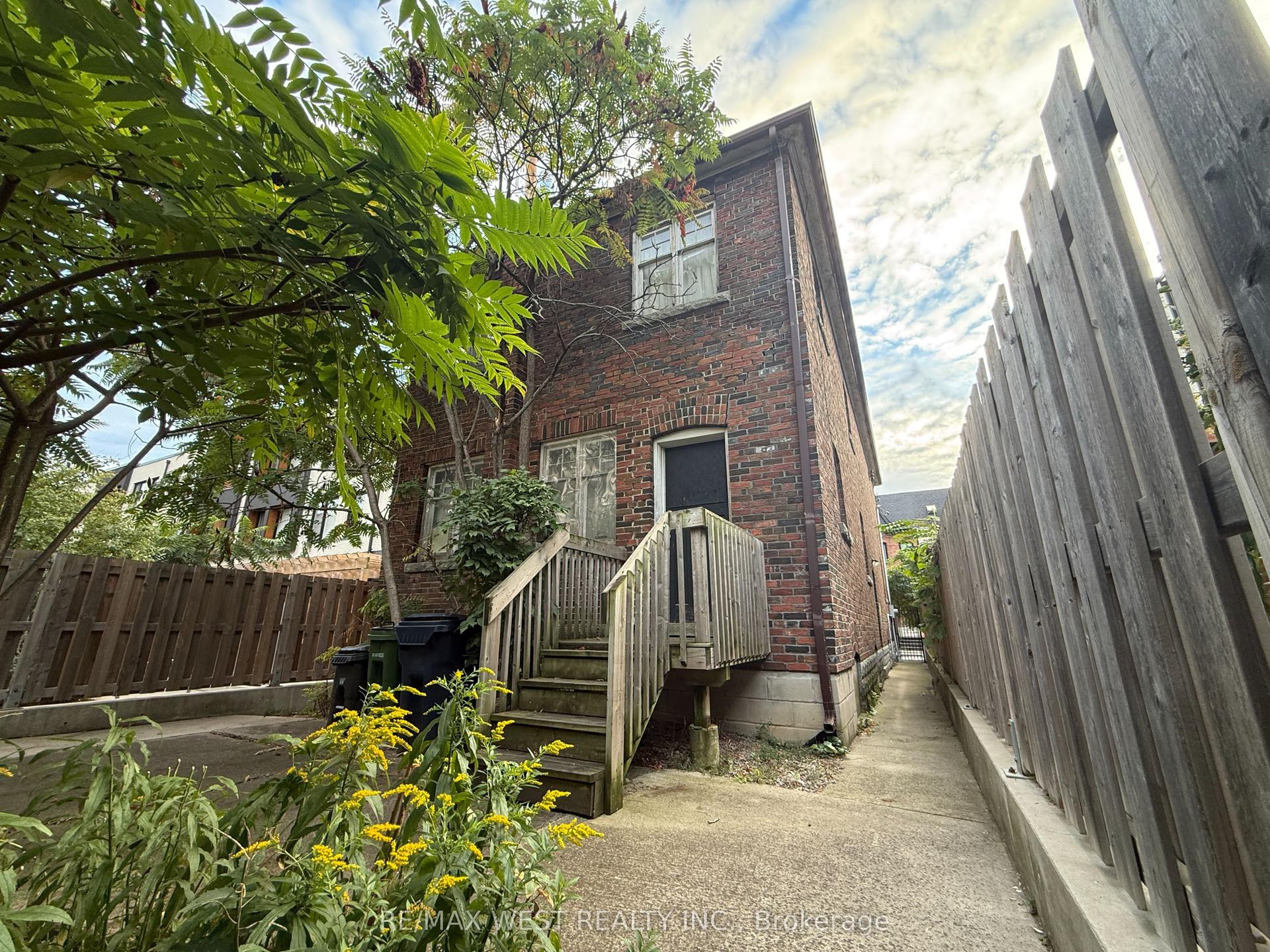 51 Augusta Avenue, Toronto — Detached for sale, photo 1