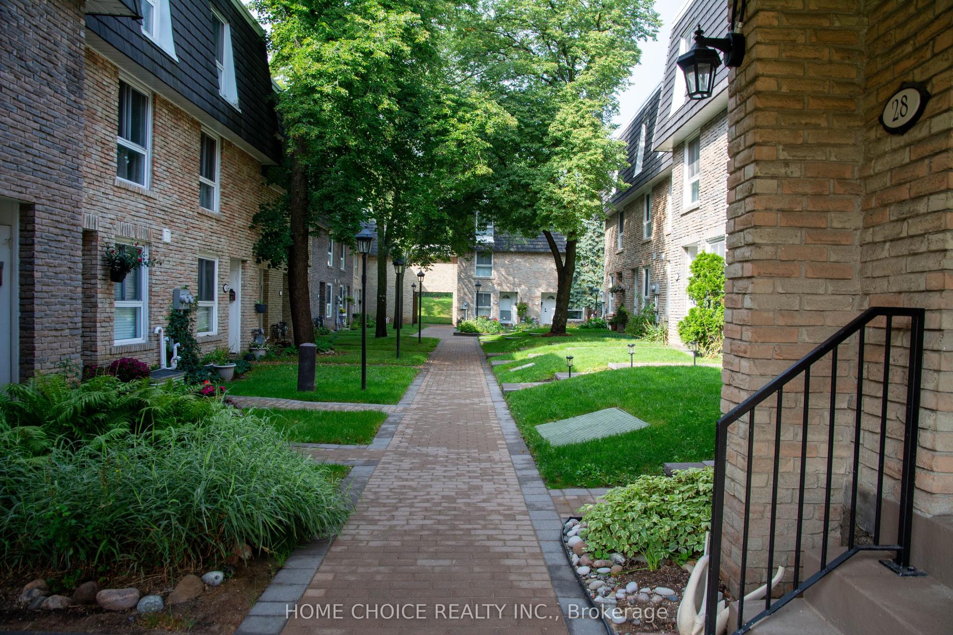 28 Tangle Briarway, Toronto — Condo for lease, photo 1