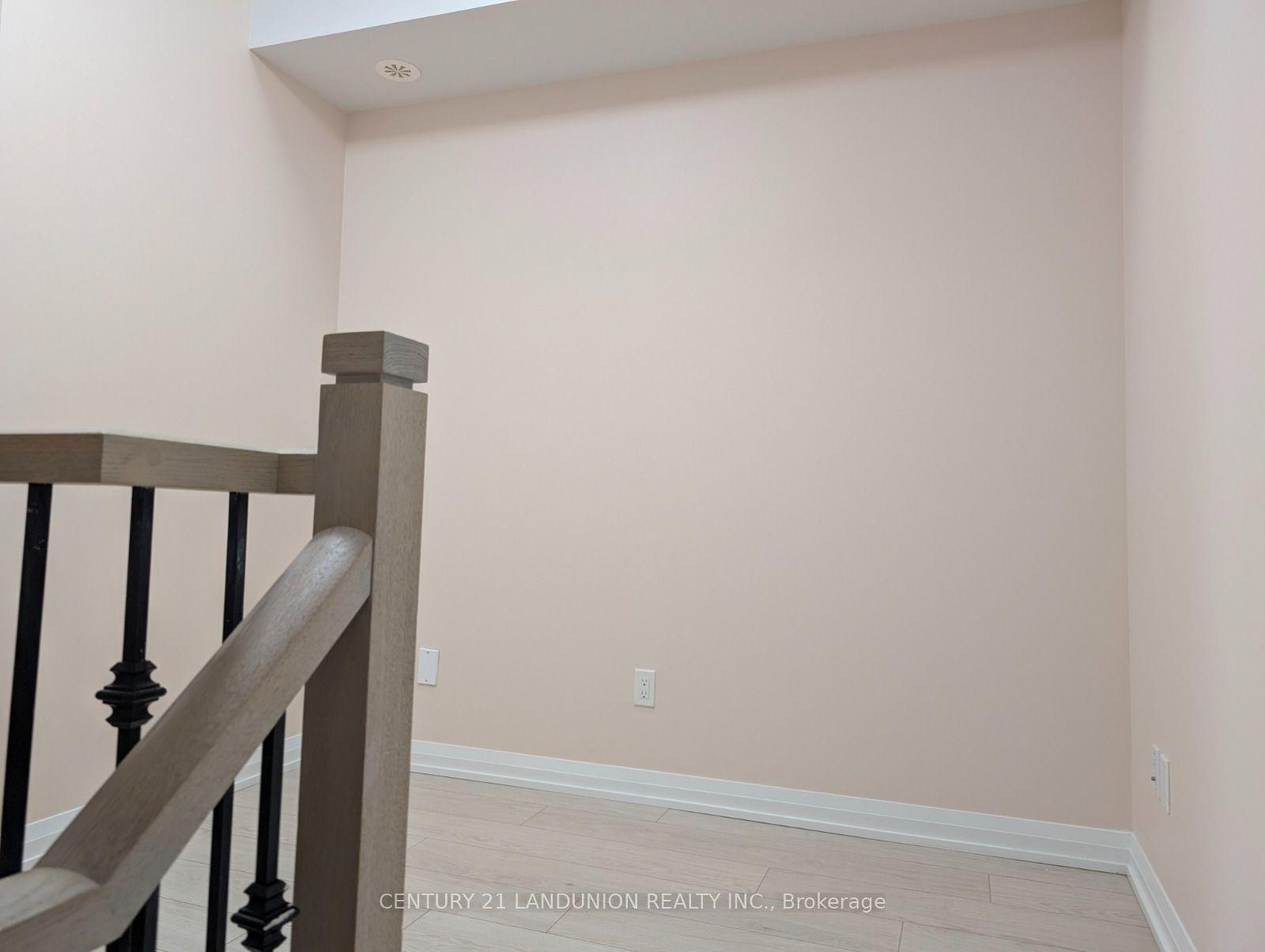 1050 Portage Parkway N/A 38 #38, Vaughan — Condo Town for lease, photo 1