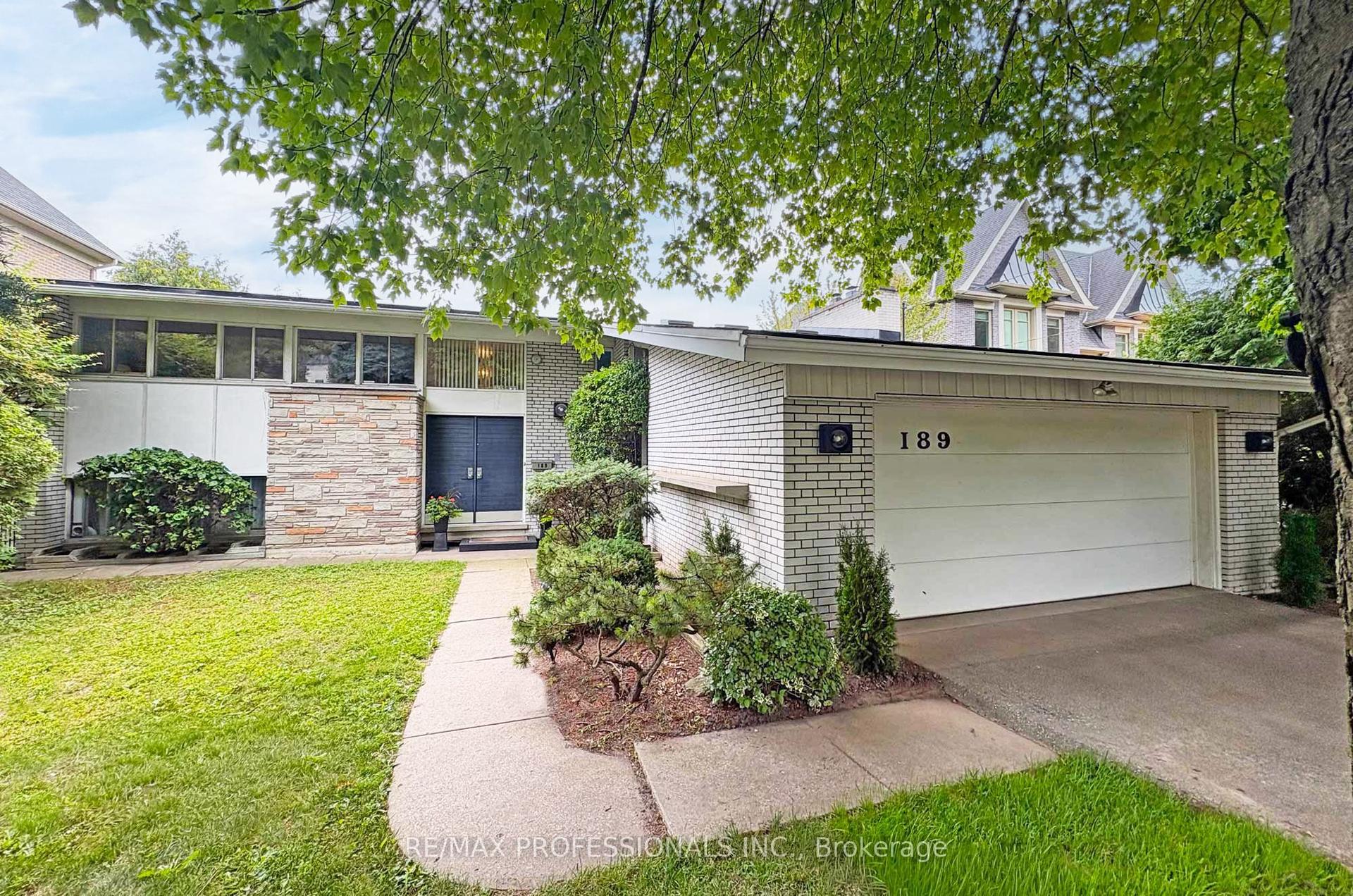 189 Edenbridge Drive, Toronto — Detached for sale, photo 1