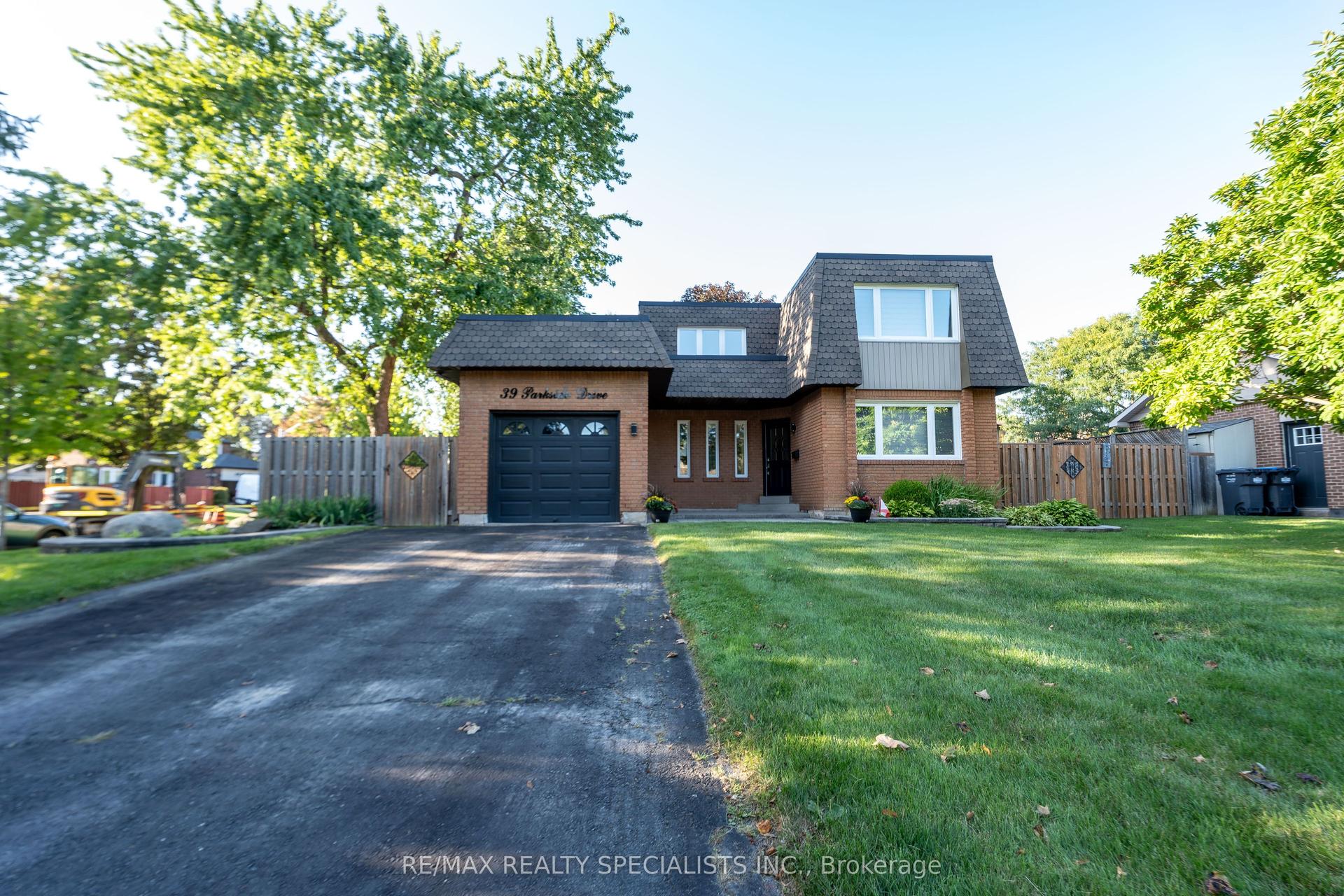 39 Parkside Drive, Brampton — Detached for sale, photo 1