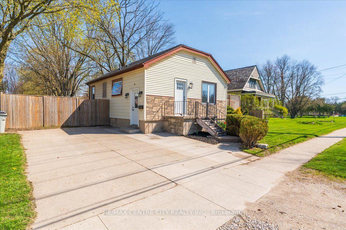 359 Albert Street — photo 1