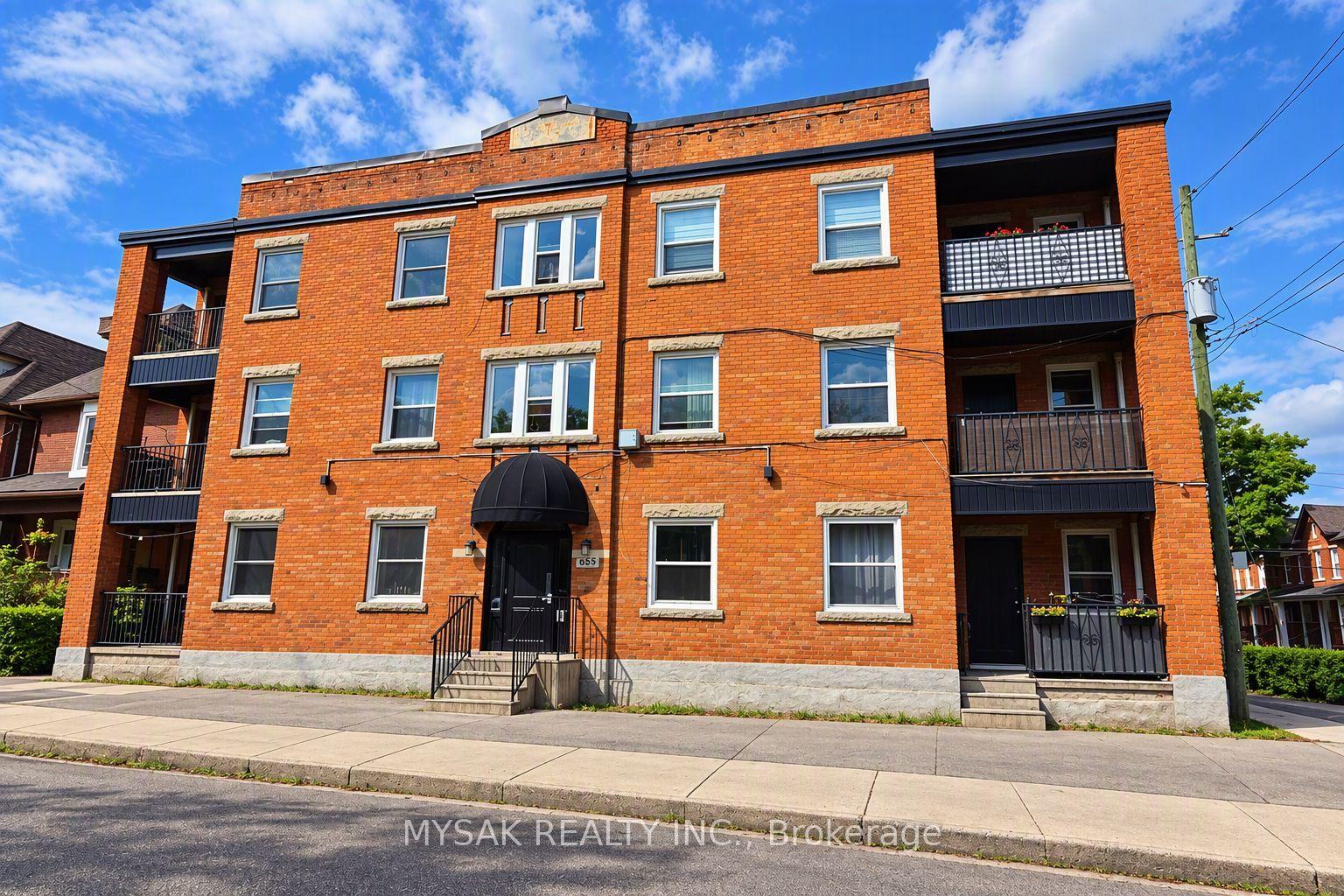 455 King William Street, Hamilton — Multiplex for sale, photo 1