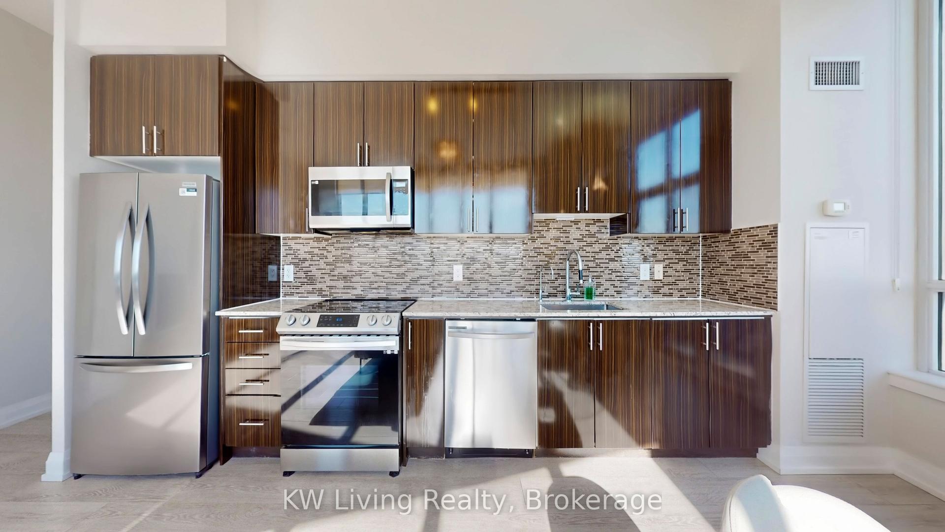 7161 Yonge Street PH15 #PH15 — photo 1