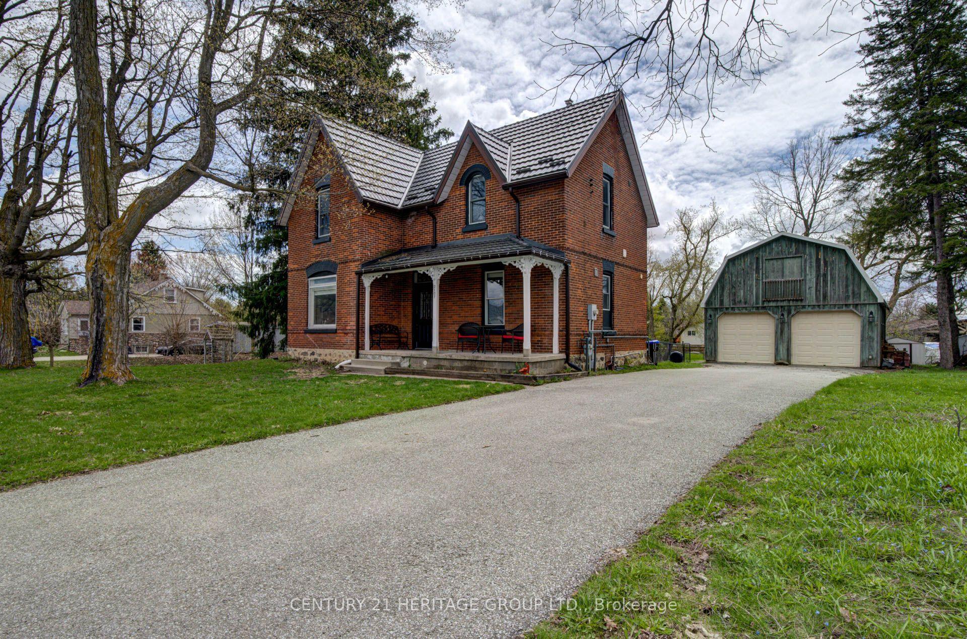 2107 Victoria Street — photo 1