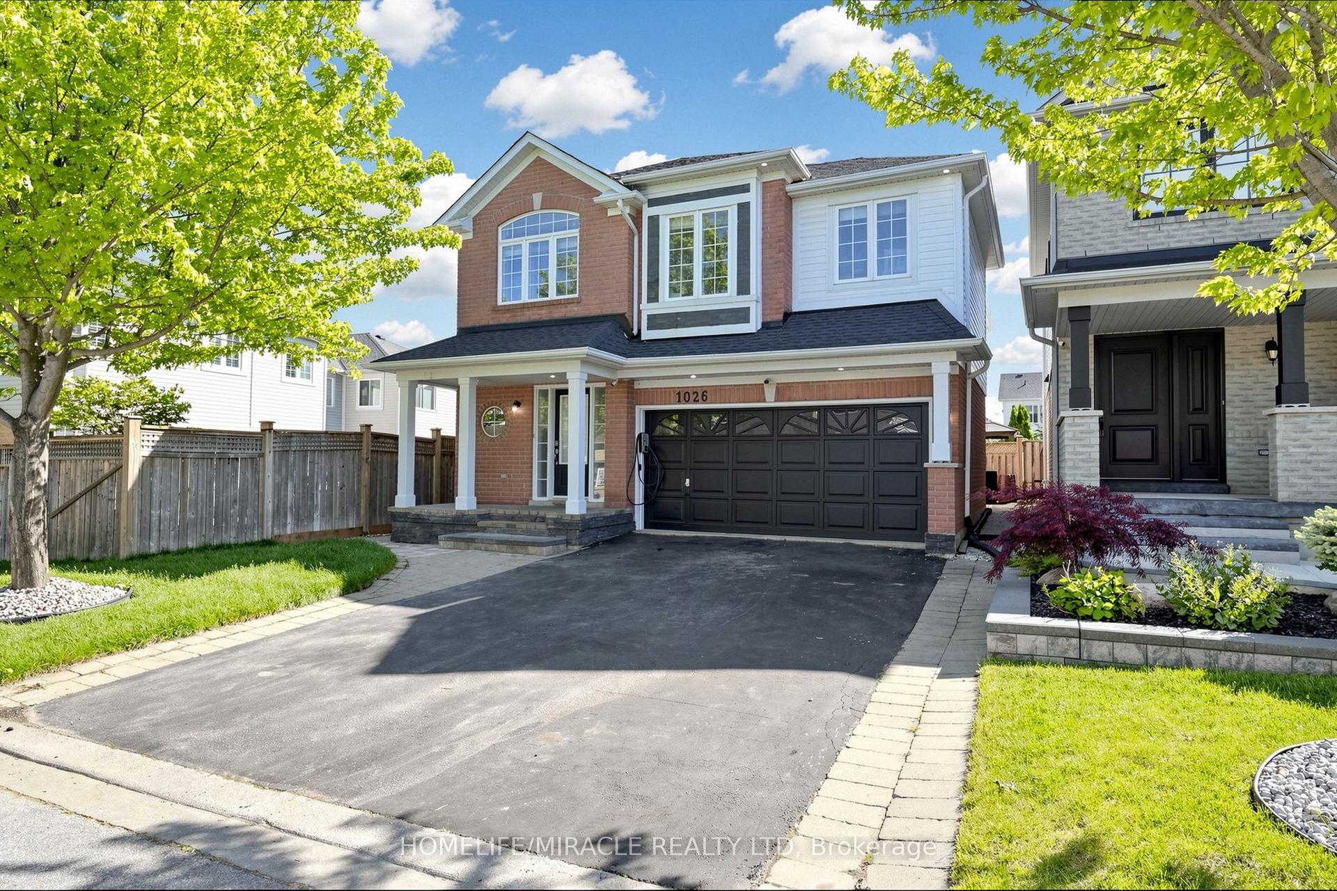 1026 Holdsworth Crescent — photo 1