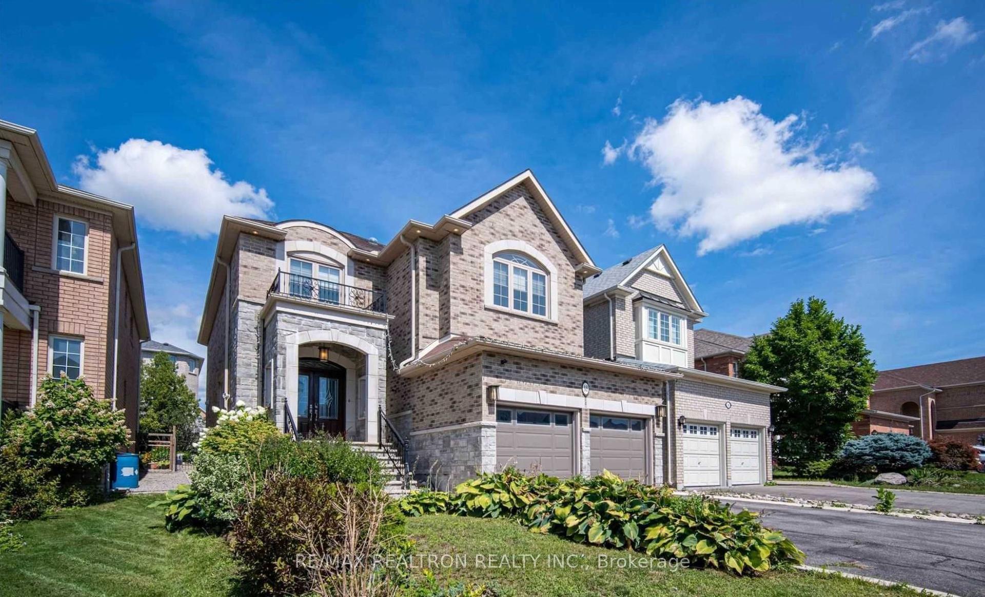 18 Ravine Edge Drive — photo 1