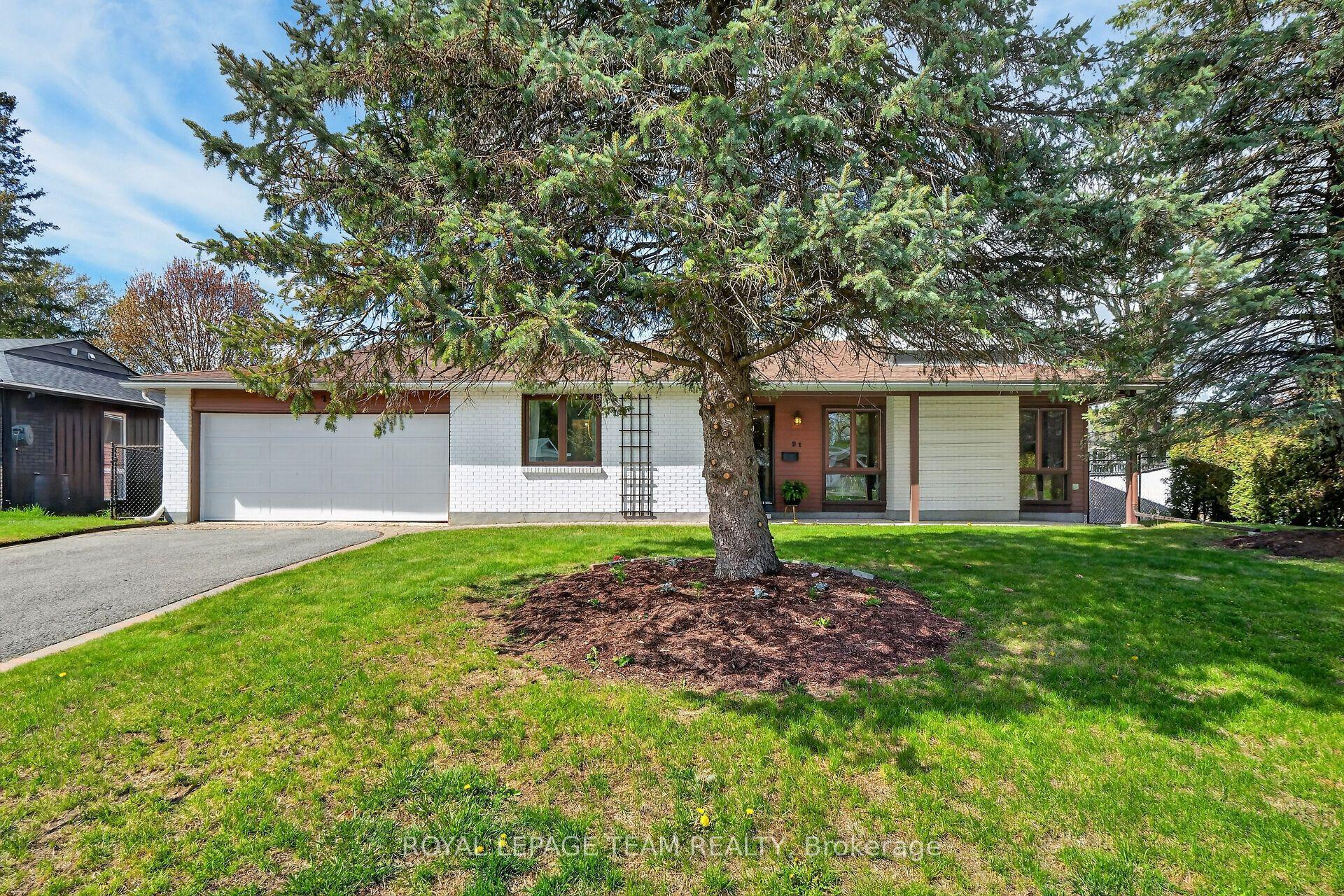 21 Lindhurst Crescent — photo 1