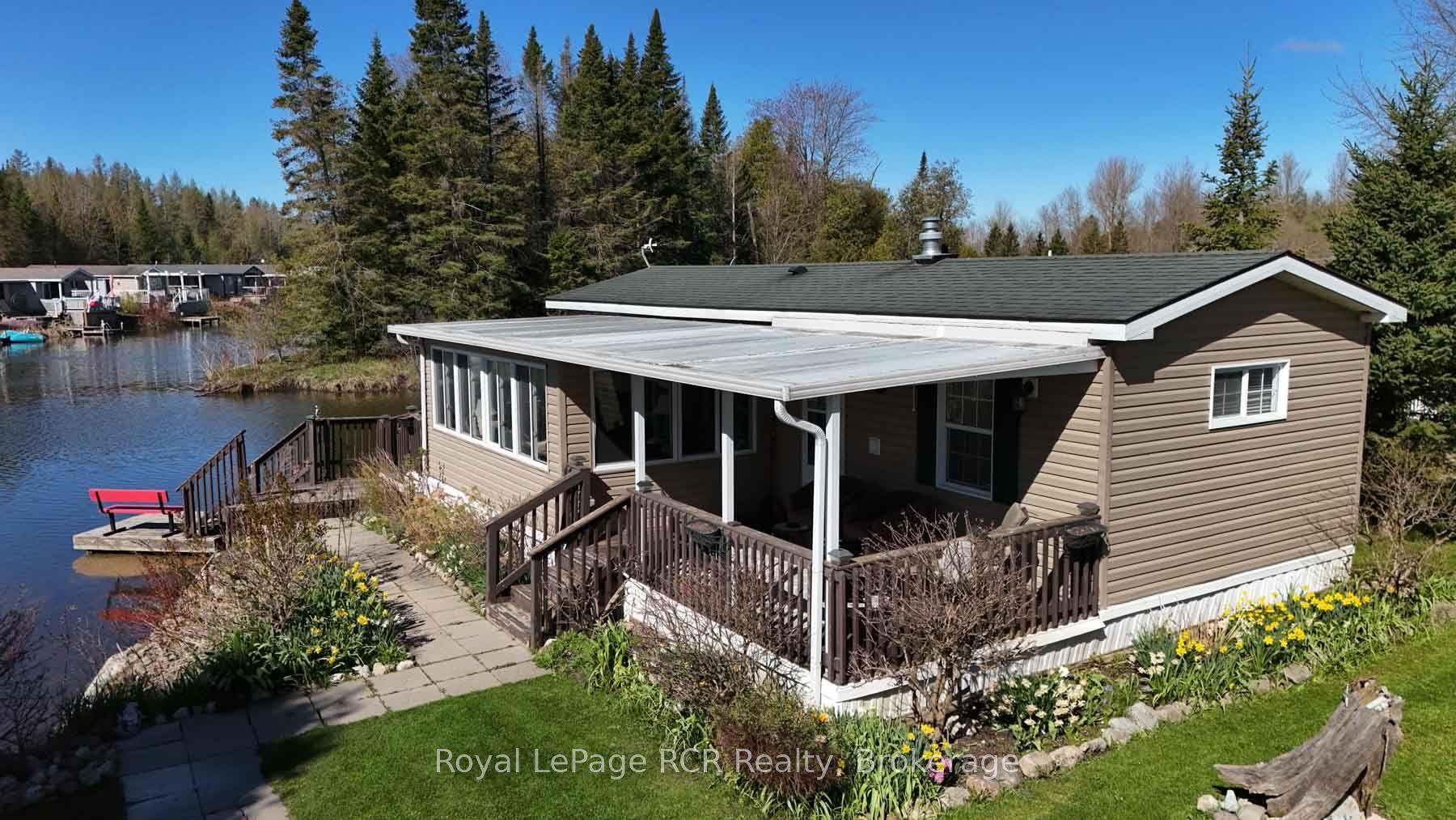61 LAKESIDE Street — photo 1