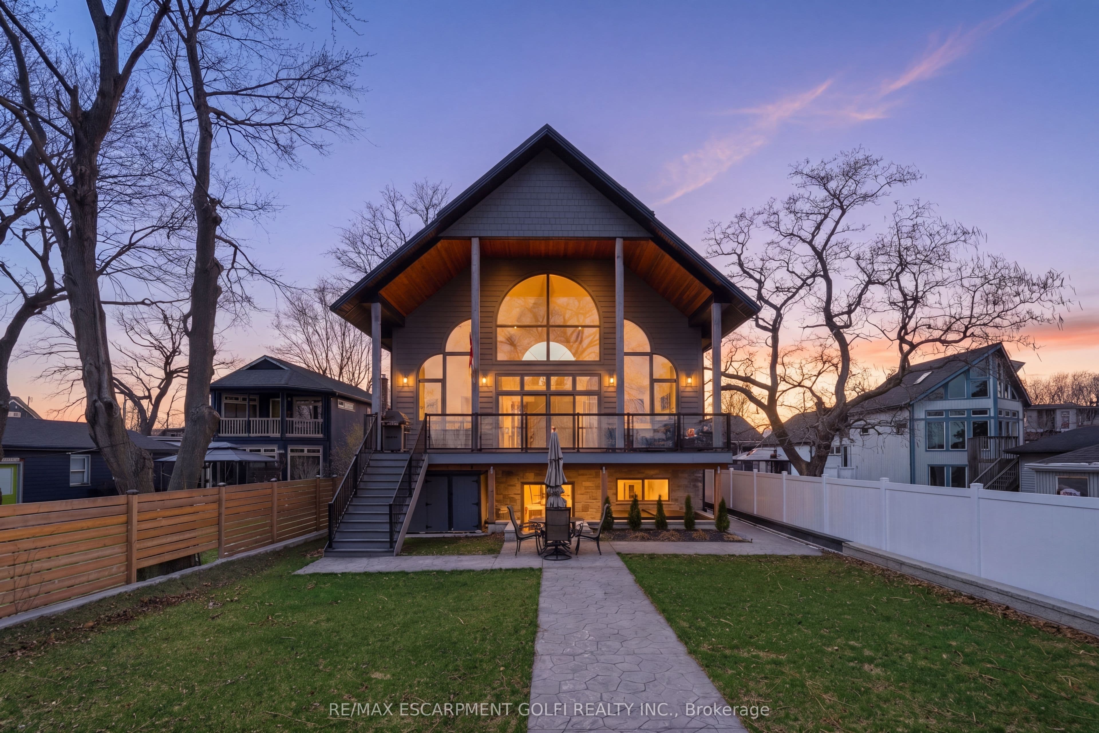 207 BEACH Boulevard — photo 1