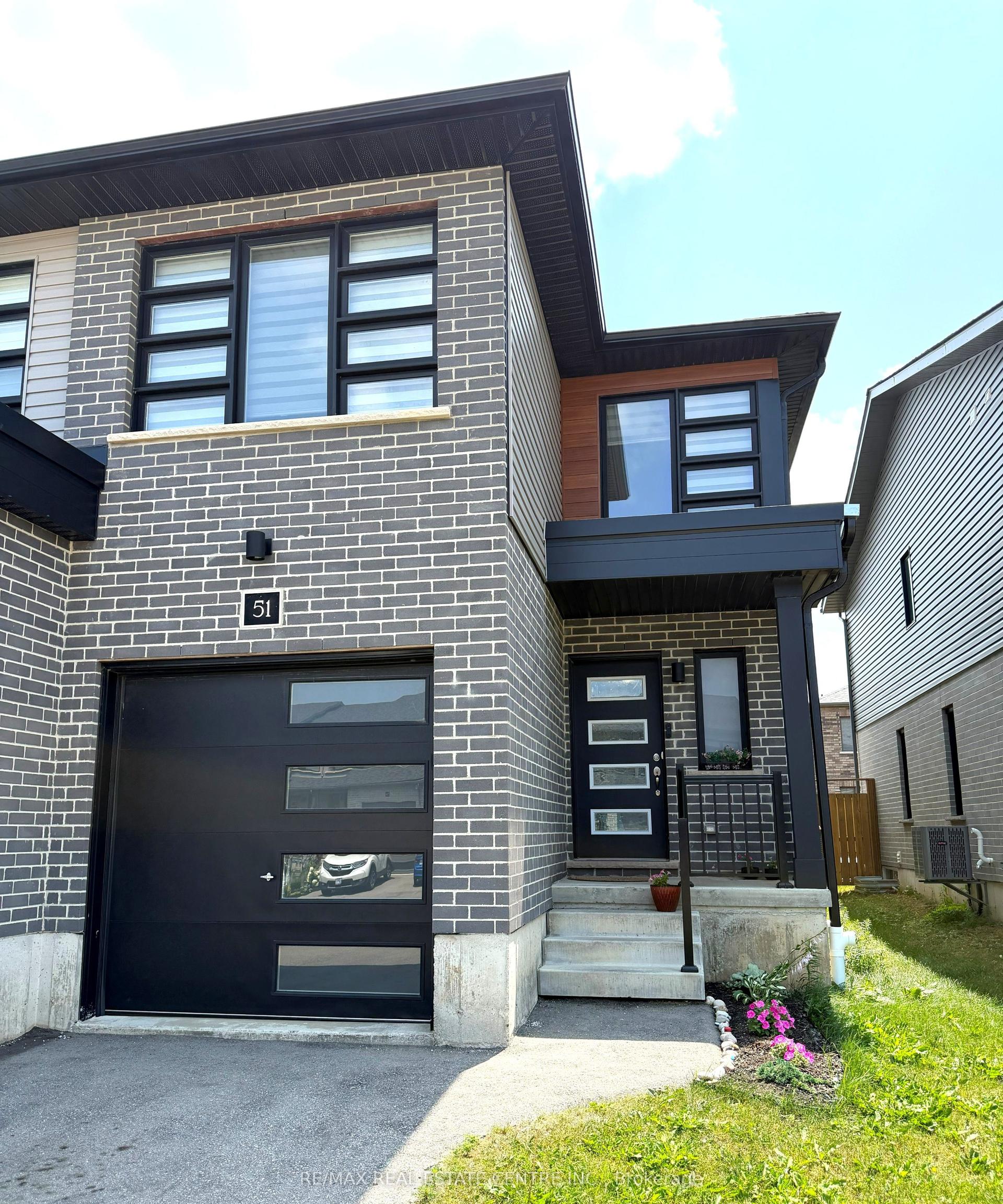 51 Wilkinson Avenue, Cambridge — Townhouse for lease, photo 1