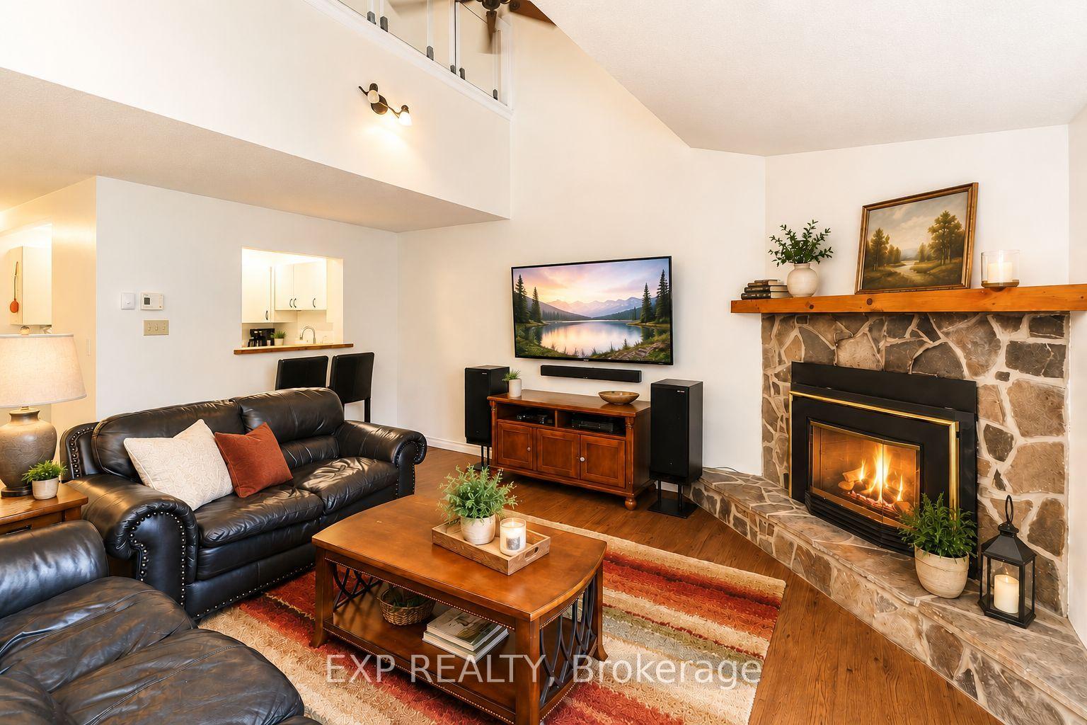 9 Trafalgar Road, Collingwood — Condo Town for lease, photo 1