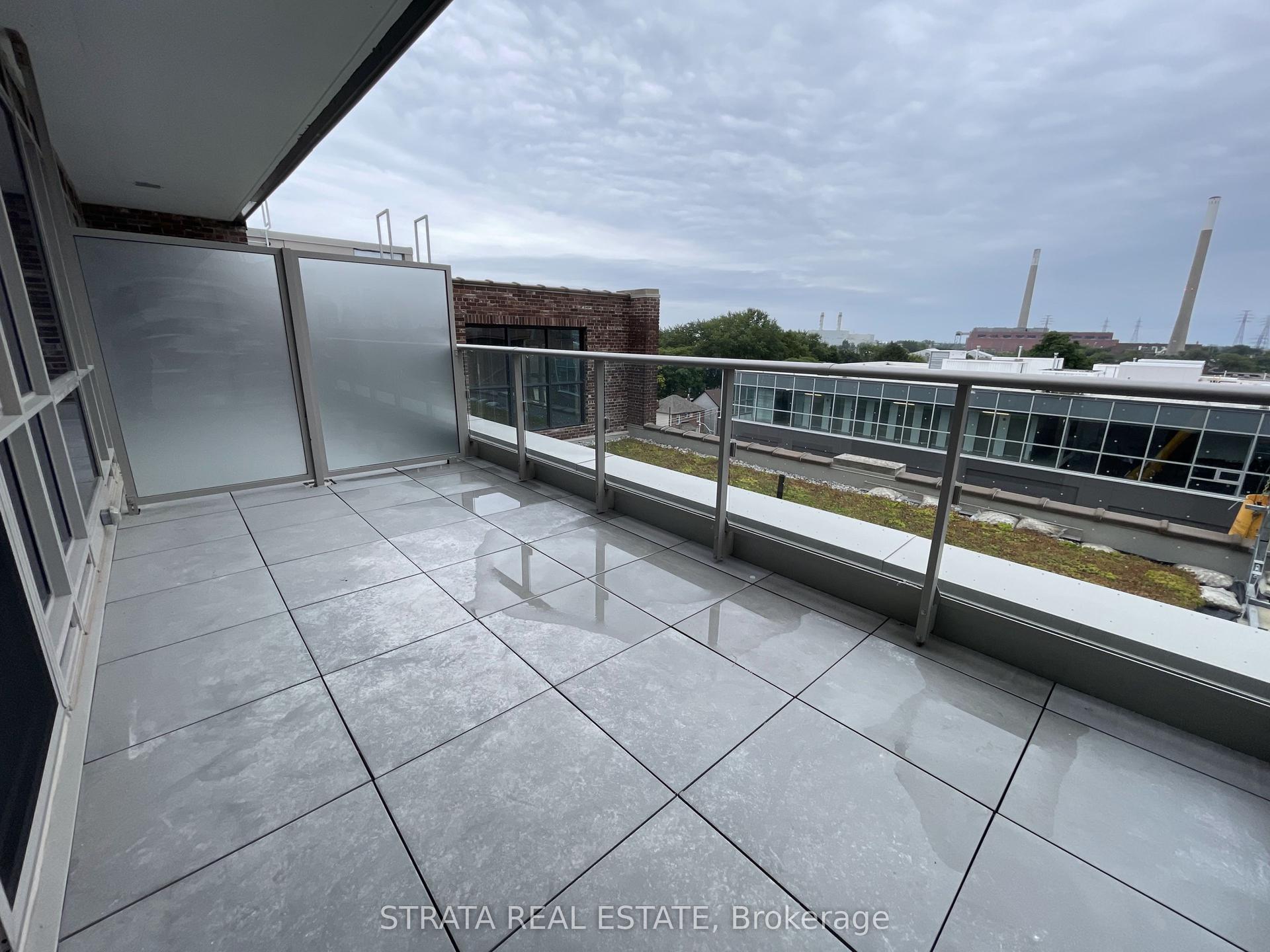 150 Logan Avenue 704 #704, Toronto — Condo for lease, photo 1