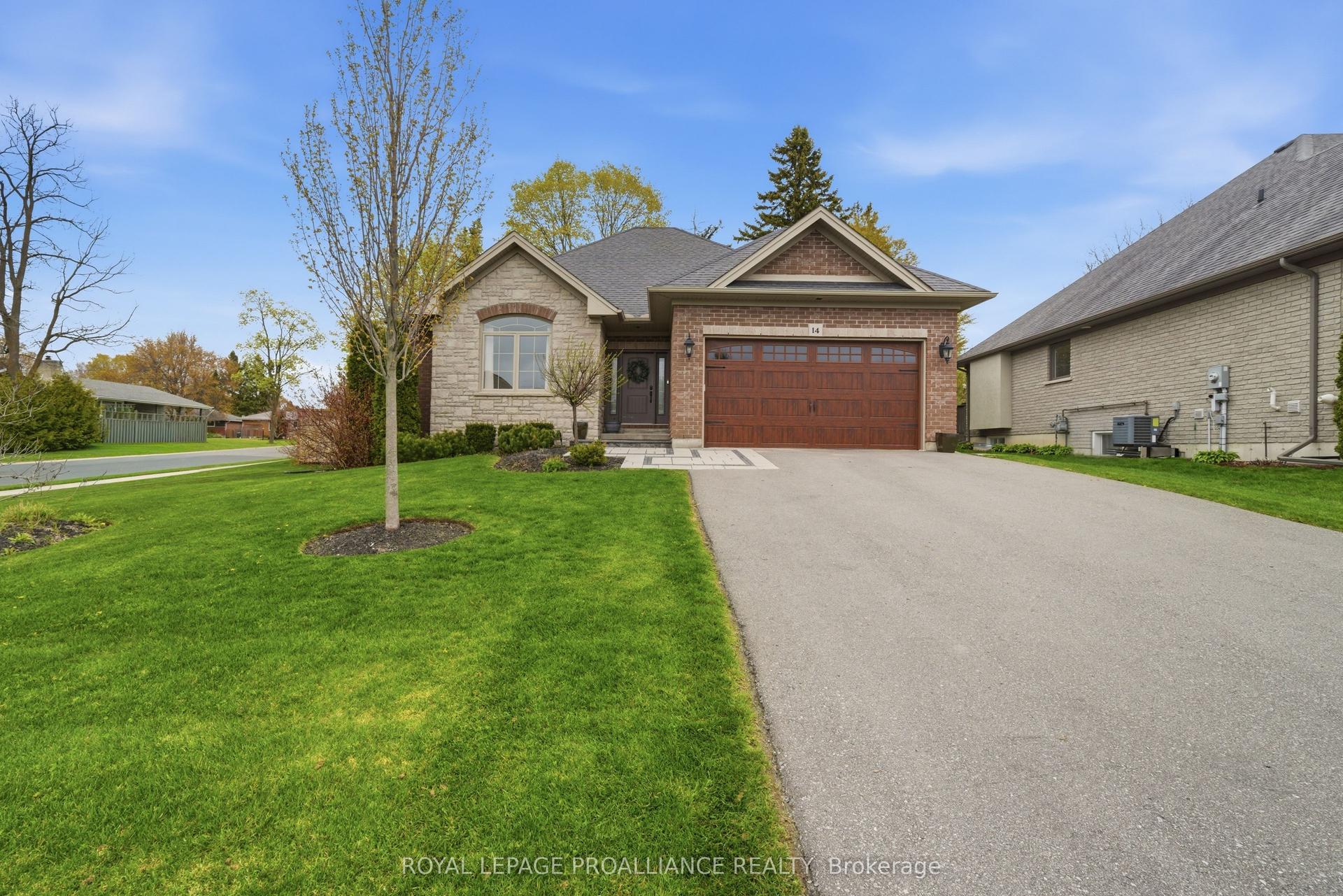 14 Rosslyn Drive — photo 1